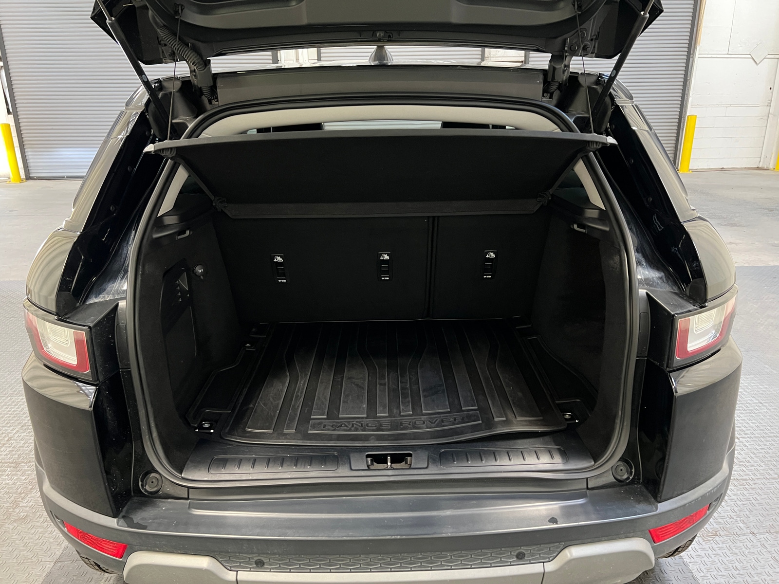 Thumbnail: 2017 Land Rover Range Rover Evoque - 6