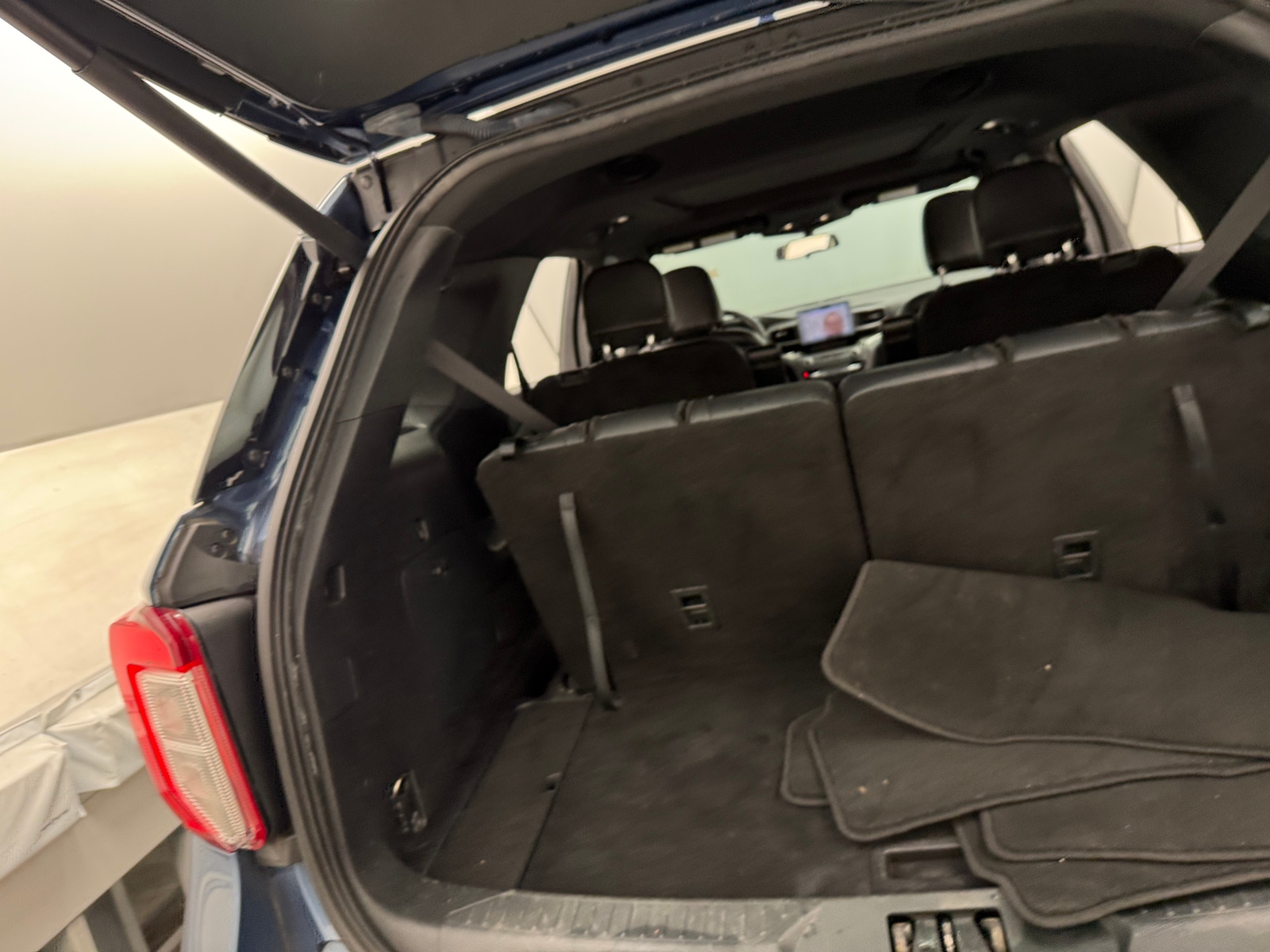 Thumbnail: 2020 Ford Explorer - 7