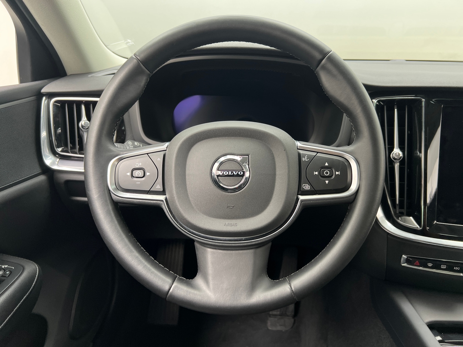 Thumbnail: 2024 Volvo S60 - 4