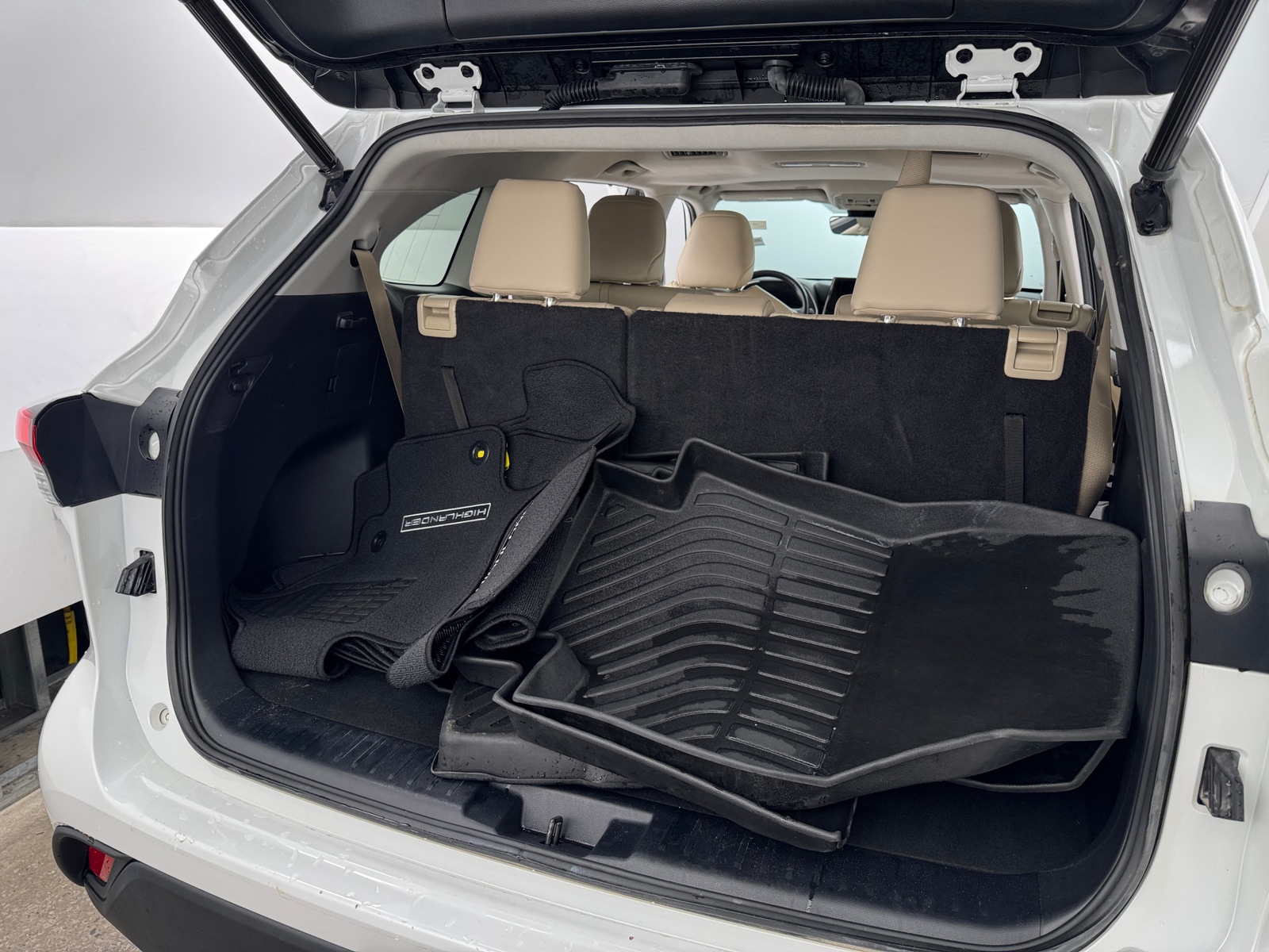 Thumbnail: 2023 Toyota Highlander - 6