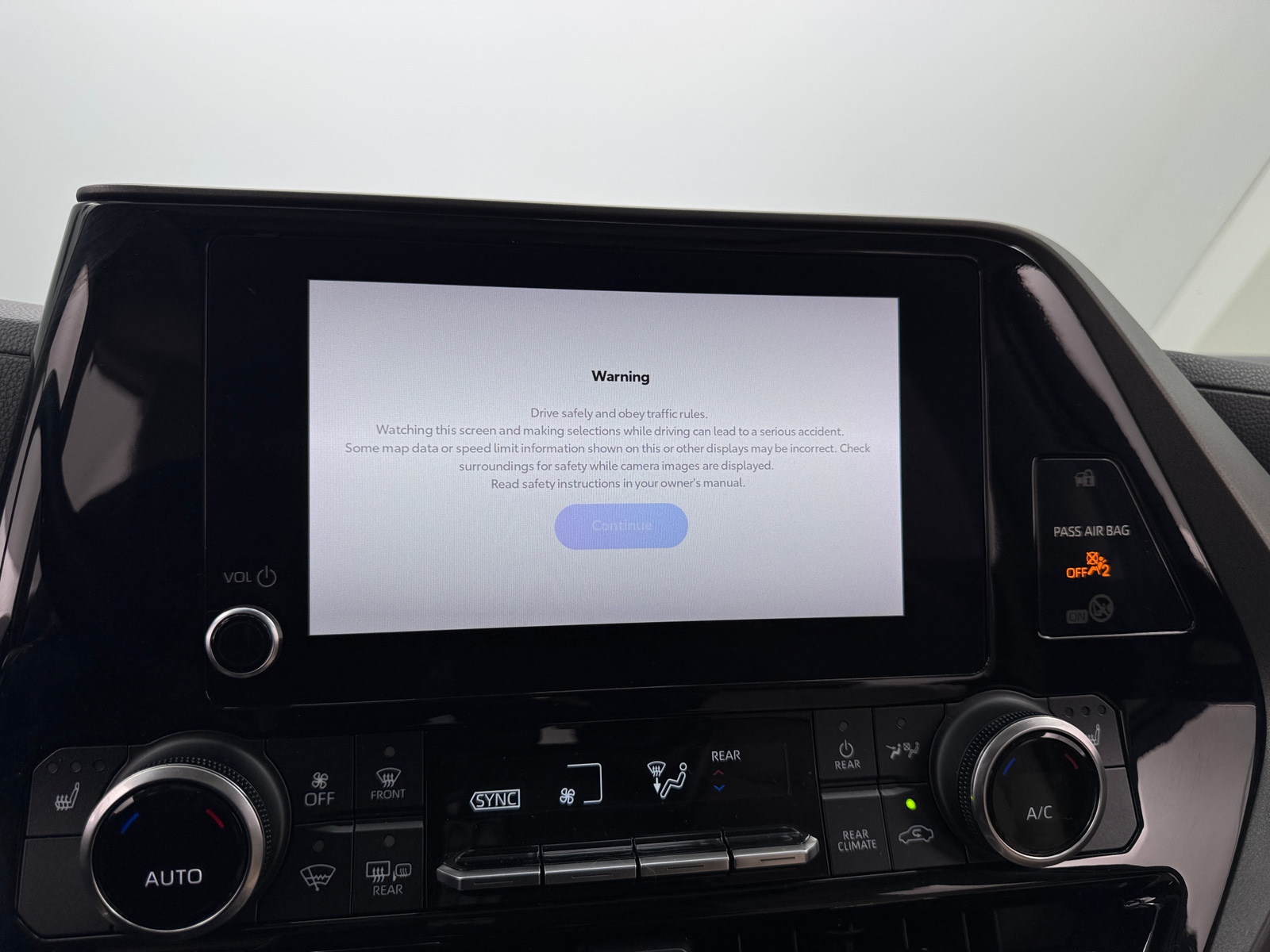 Thumbnail: 2023 Toyota Highlander - 3