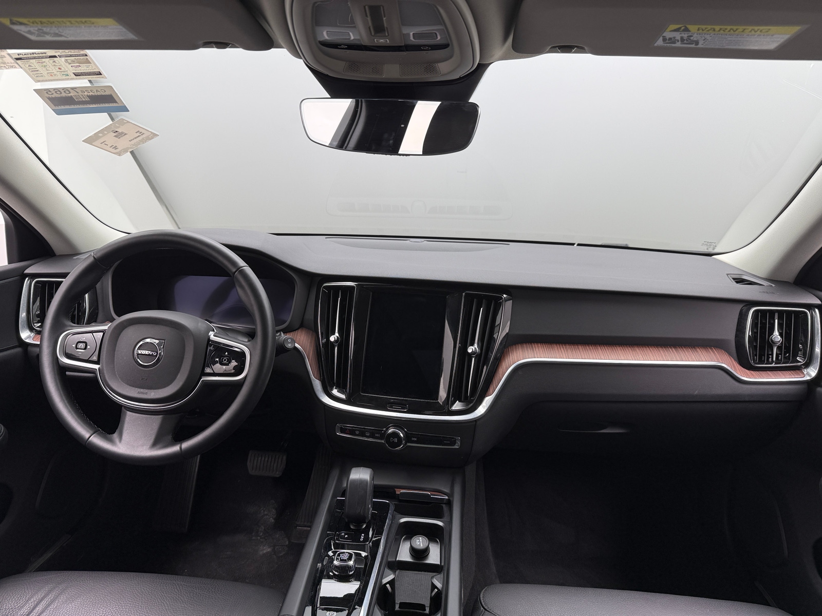 Thumbnail: 2025 Volvo V60 - 2