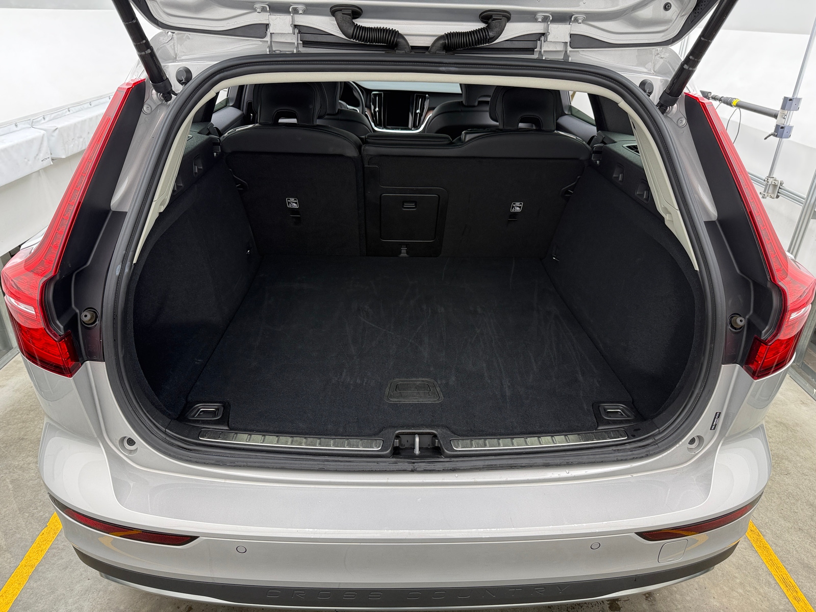 Thumbnail: 2025 Volvo V60 - 6