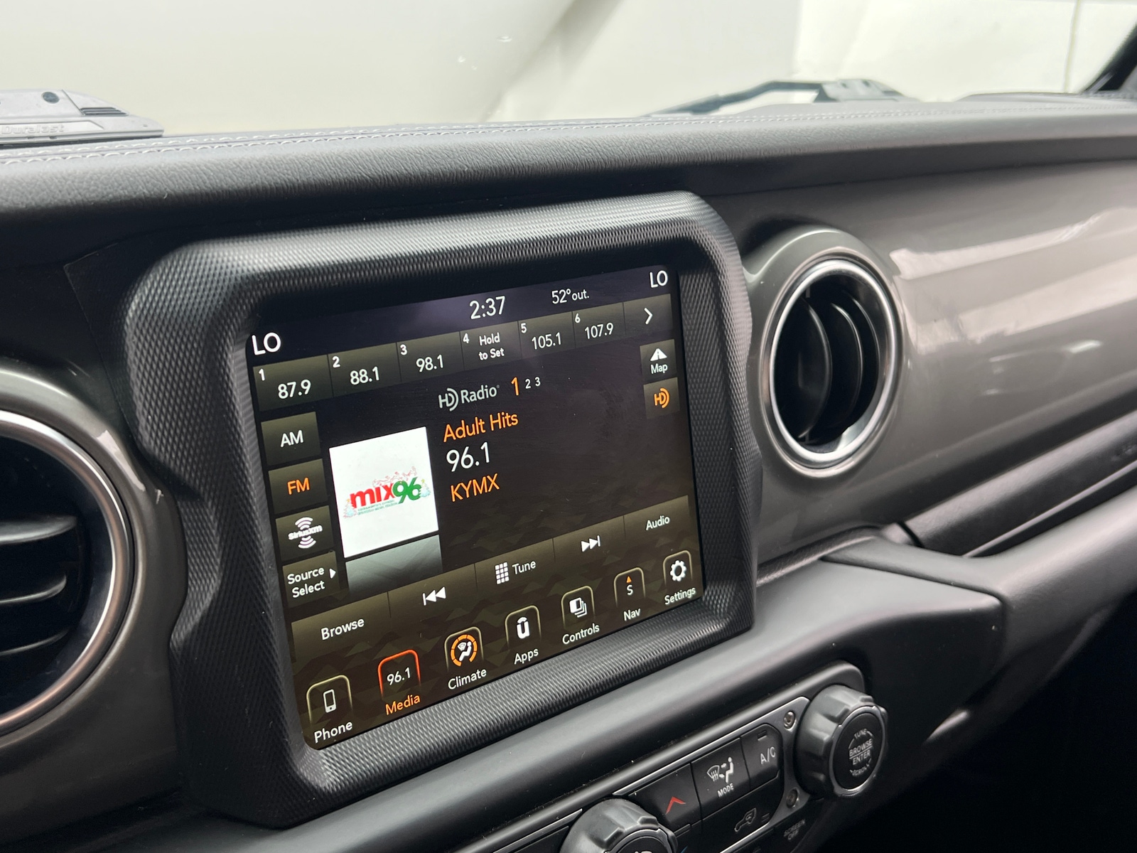 Thumbnail: 2023 Jeep Gladiator - 4