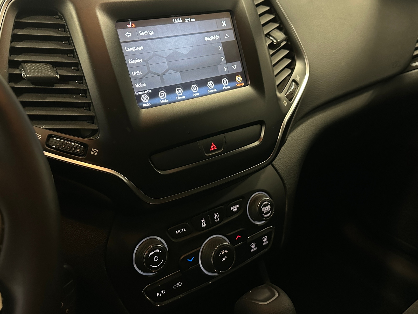 Thumbnail: 2020 Jeep Cherokee - 4