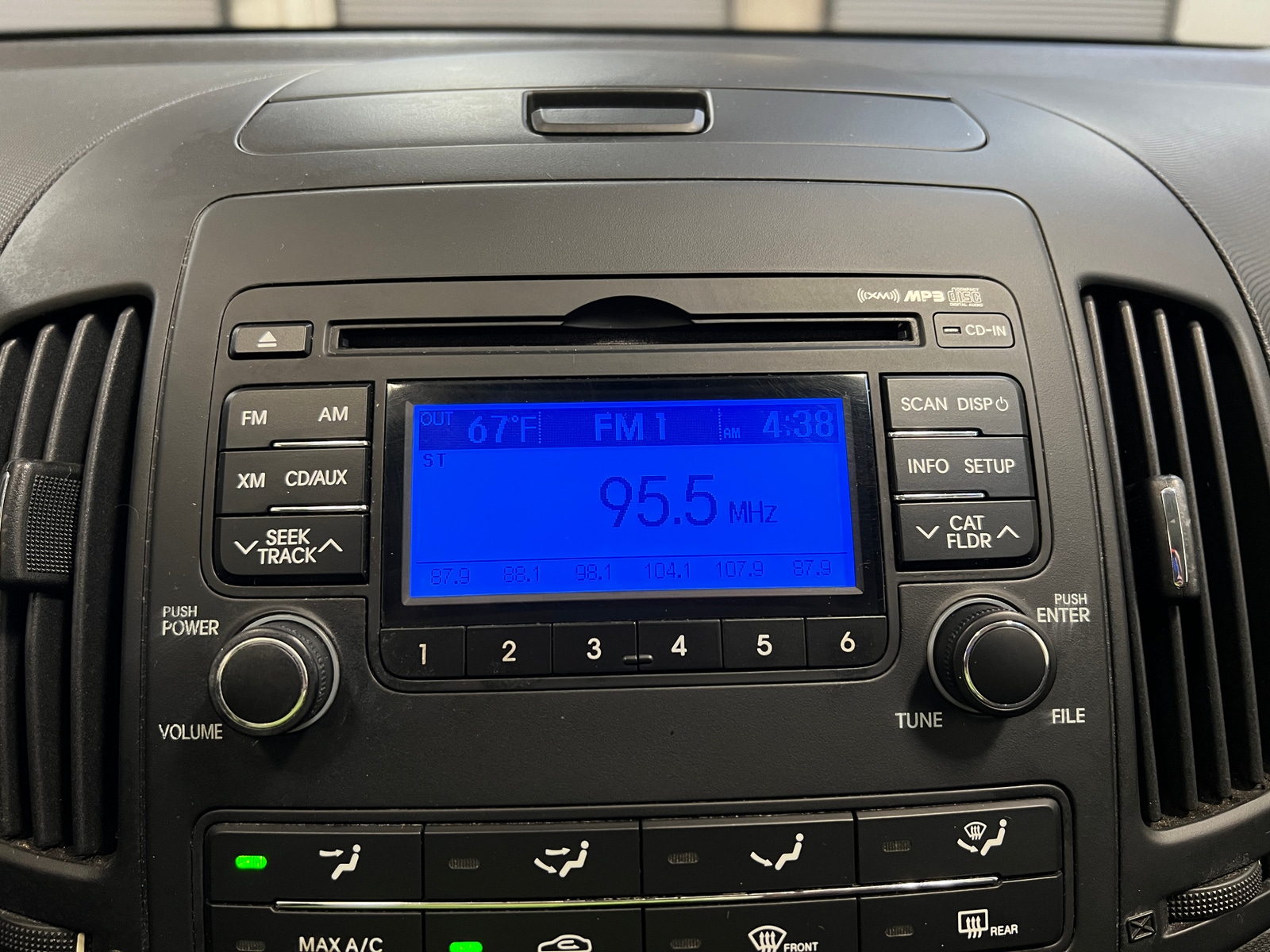 Thumbnail: 2011 Hyundai Elantra - 4