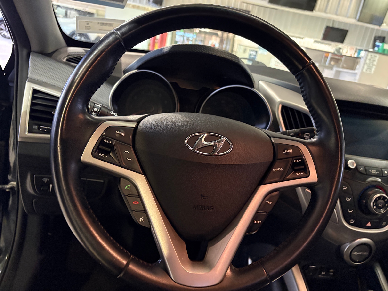 Thumbnail: 2017 Hyundai Veloster - 4