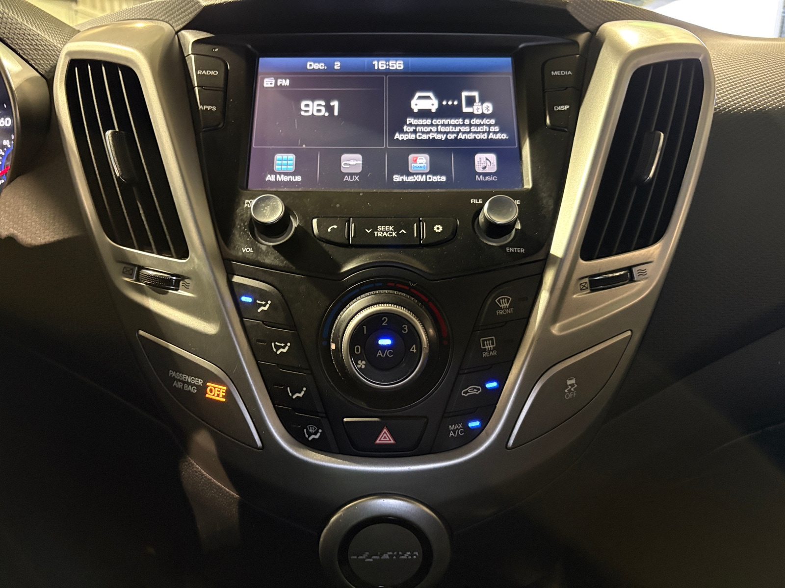 Thumbnail: 2017 Hyundai Veloster - 3