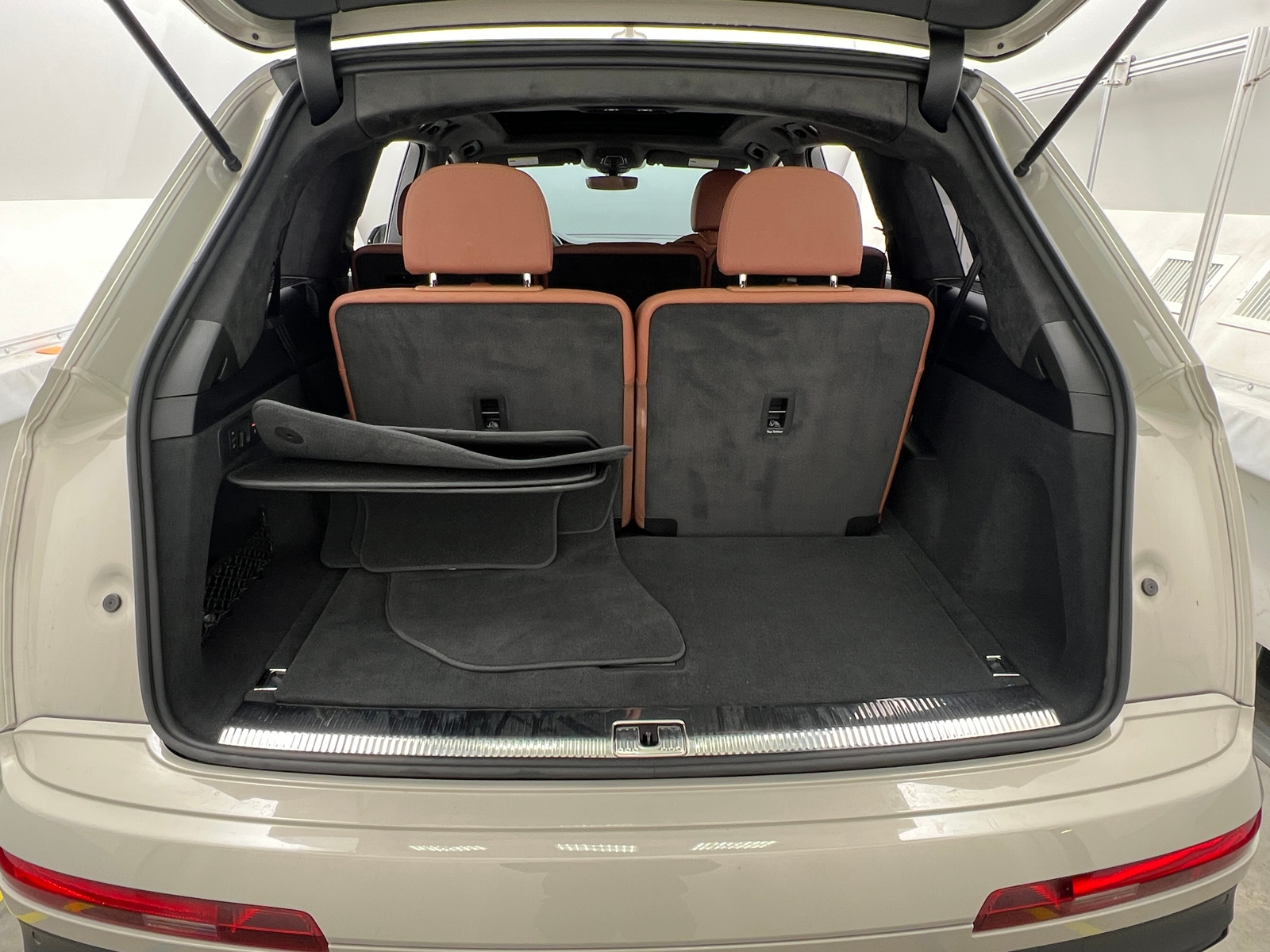 Thumbnail: 2021 Audi Q7 - 6