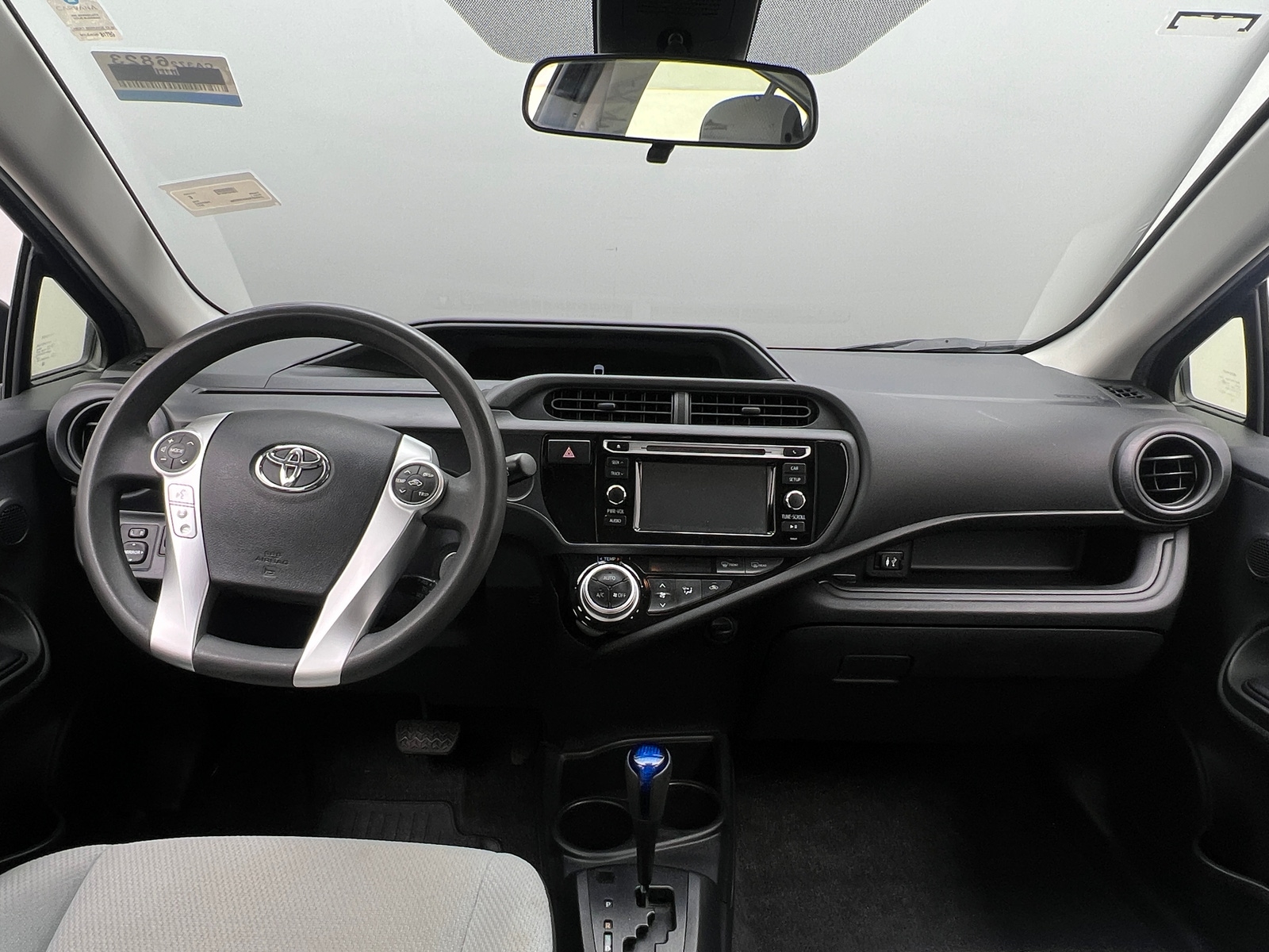 Thumbnail: 2017 Toyota Prius c - 3