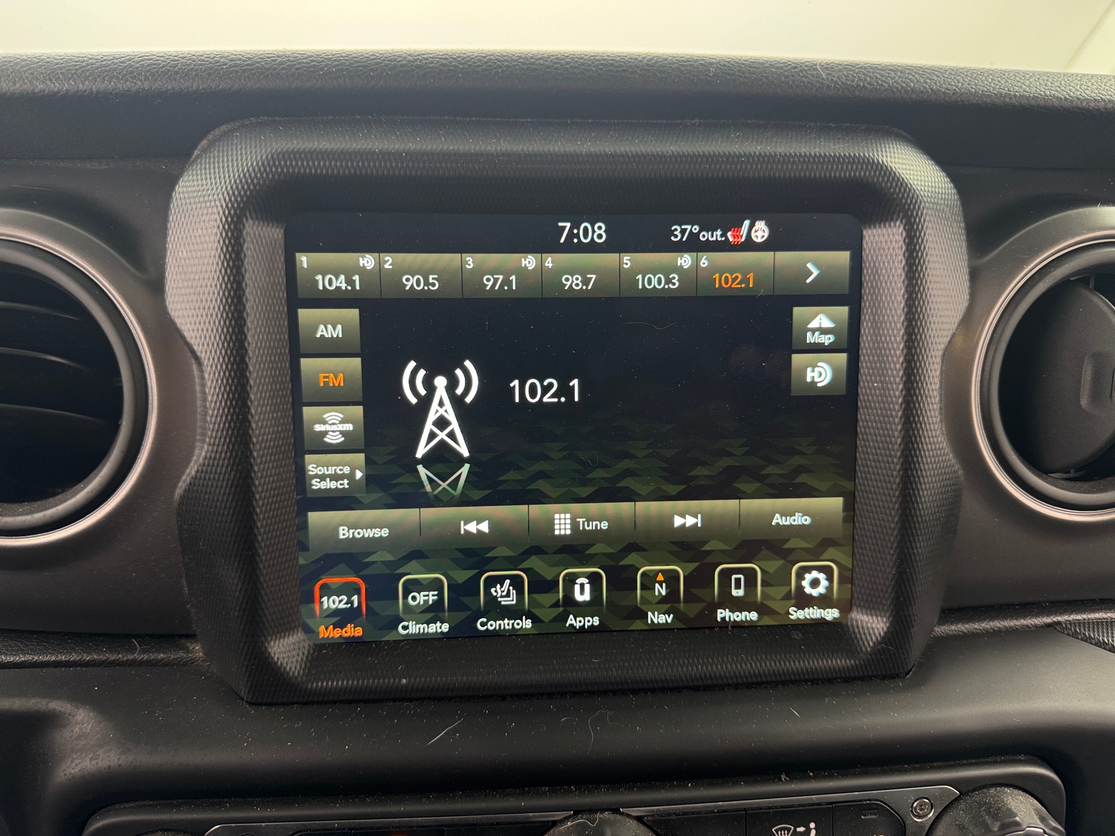 Thumbnail: 2021 Jeep Gladiator - 4