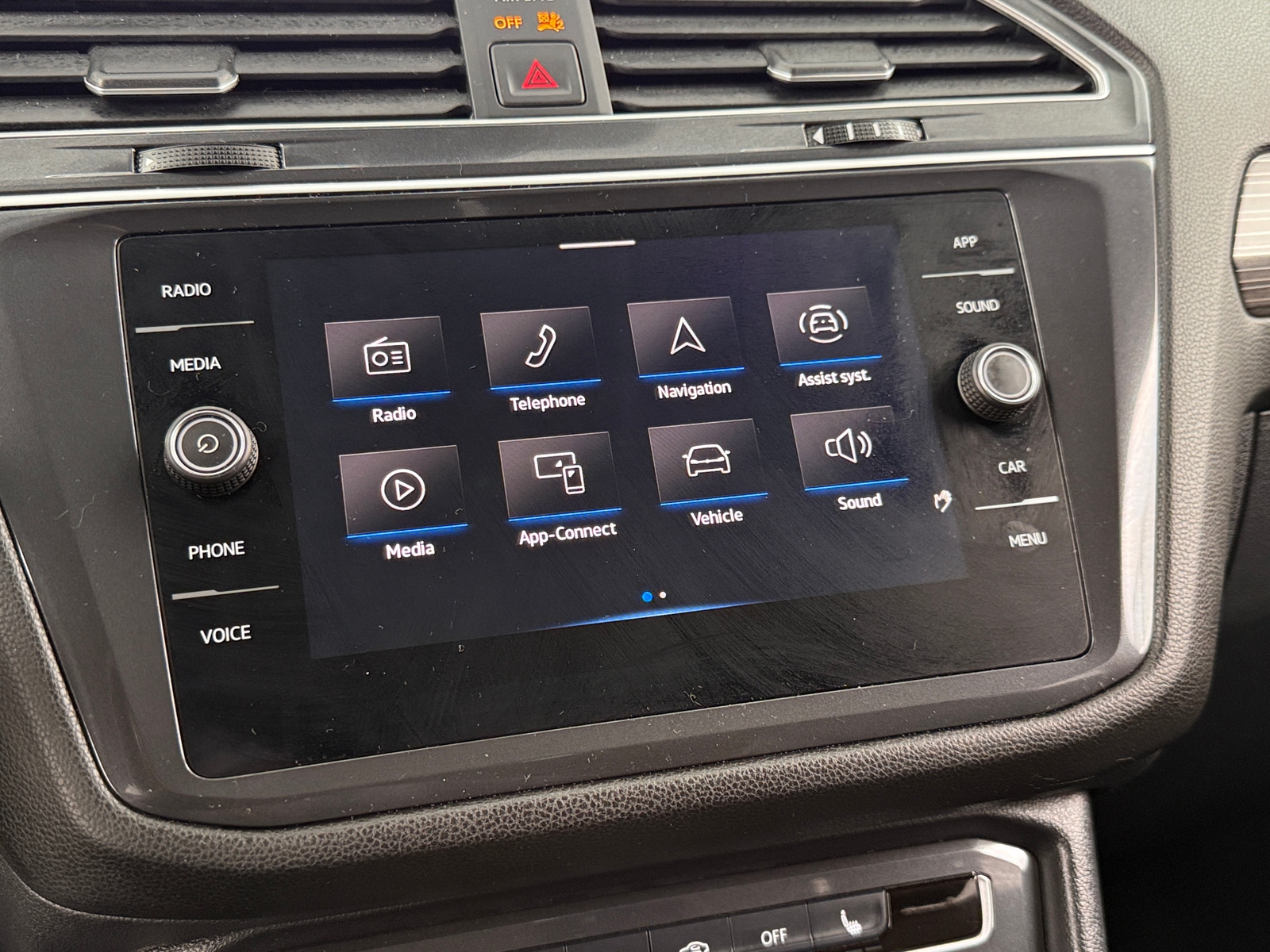 Thumbnail: 2024 Volkswagen Tiguan - 3