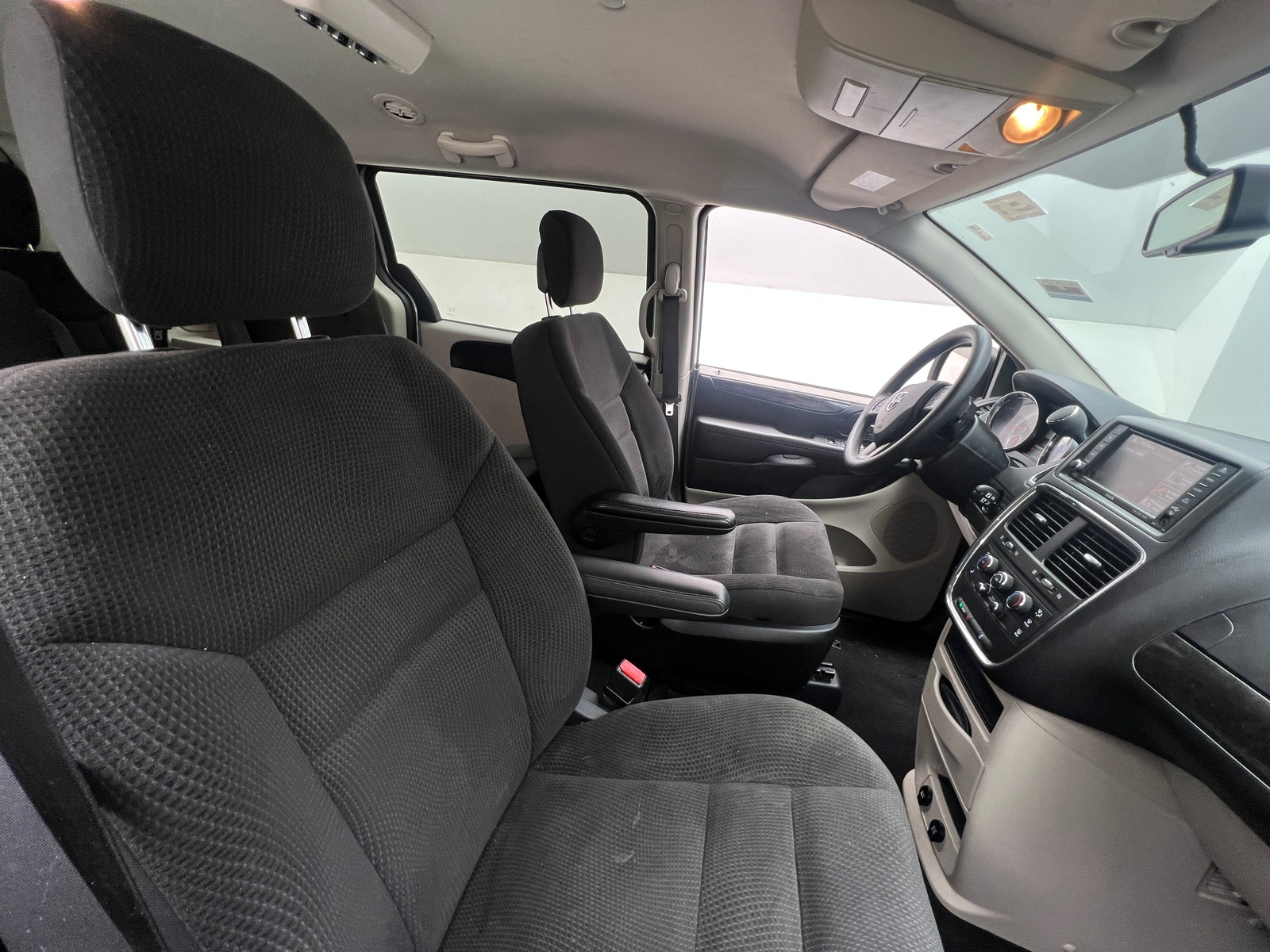 Thumbnail: 2018 Dodge Grand Caravan - 2