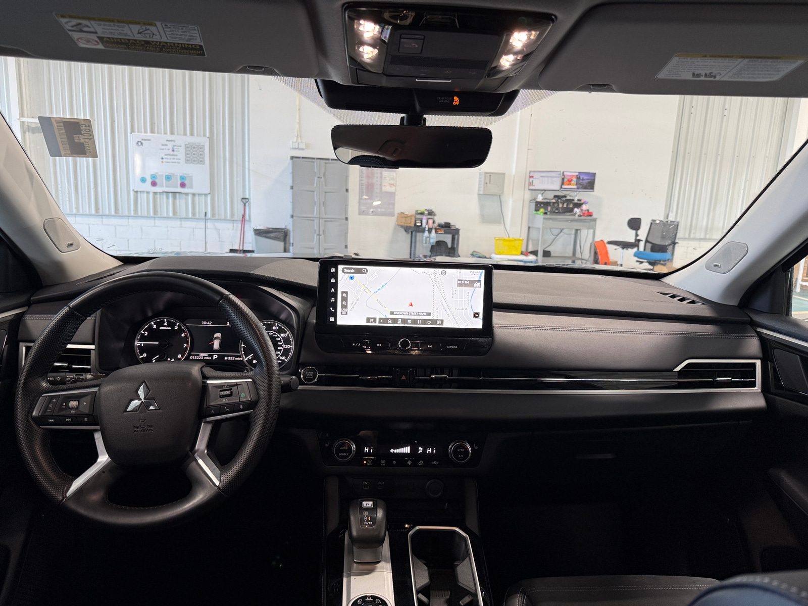 Thumbnail: 2025 Mitsubishi Outlander - 2