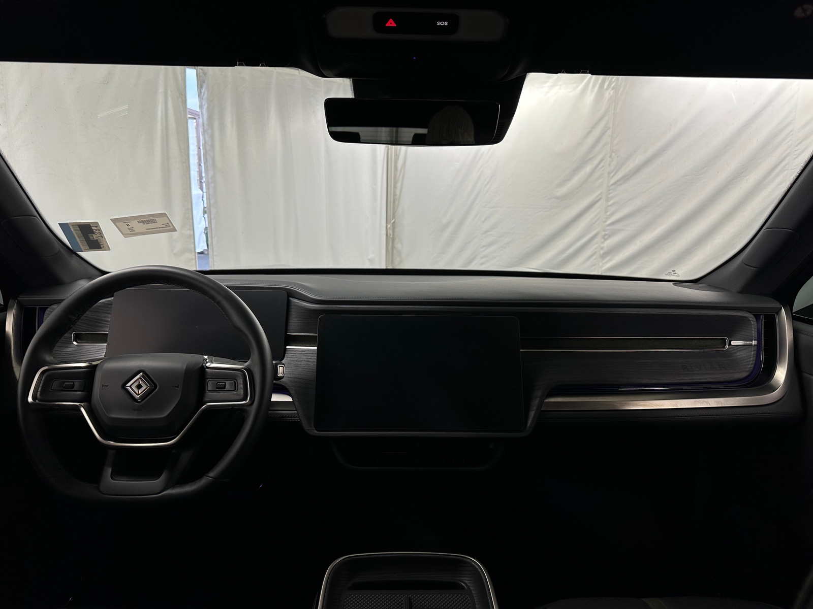 Thumbnail: 2025 Rivian R1S - 2