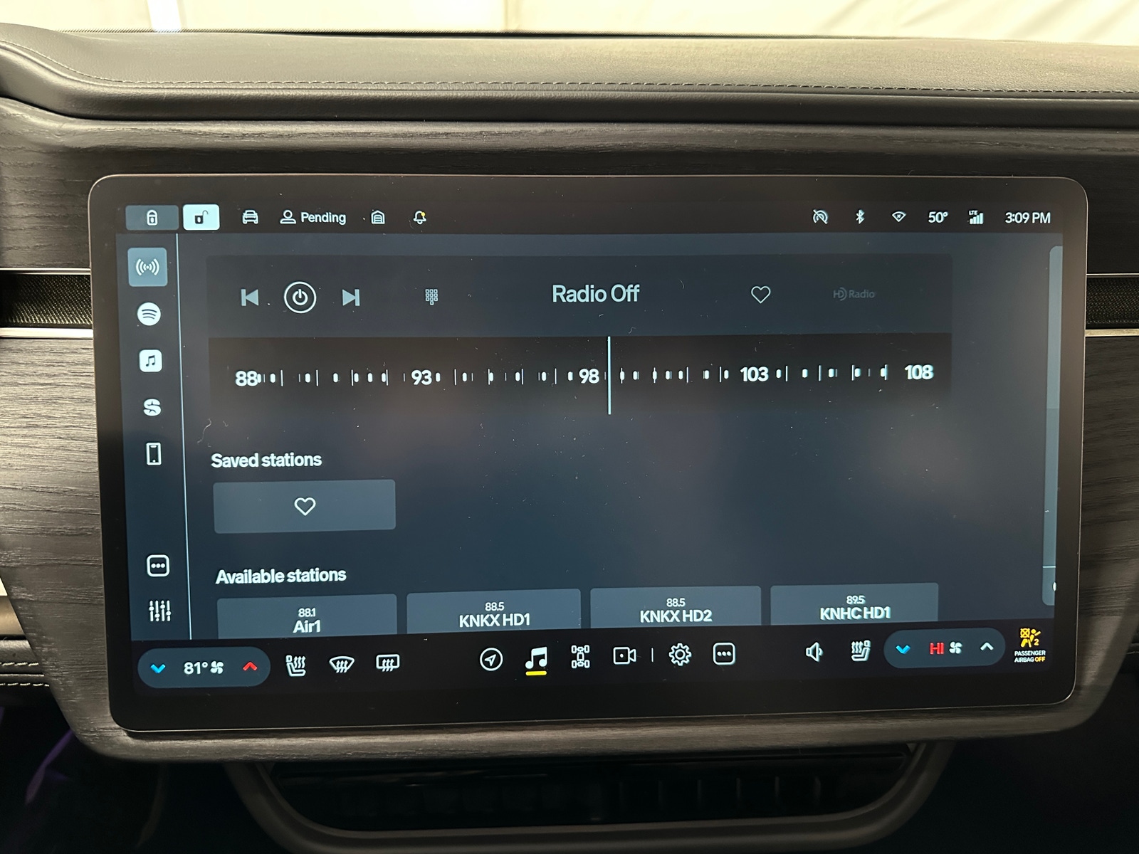 Thumbnail: 2025 Rivian R1S - 3