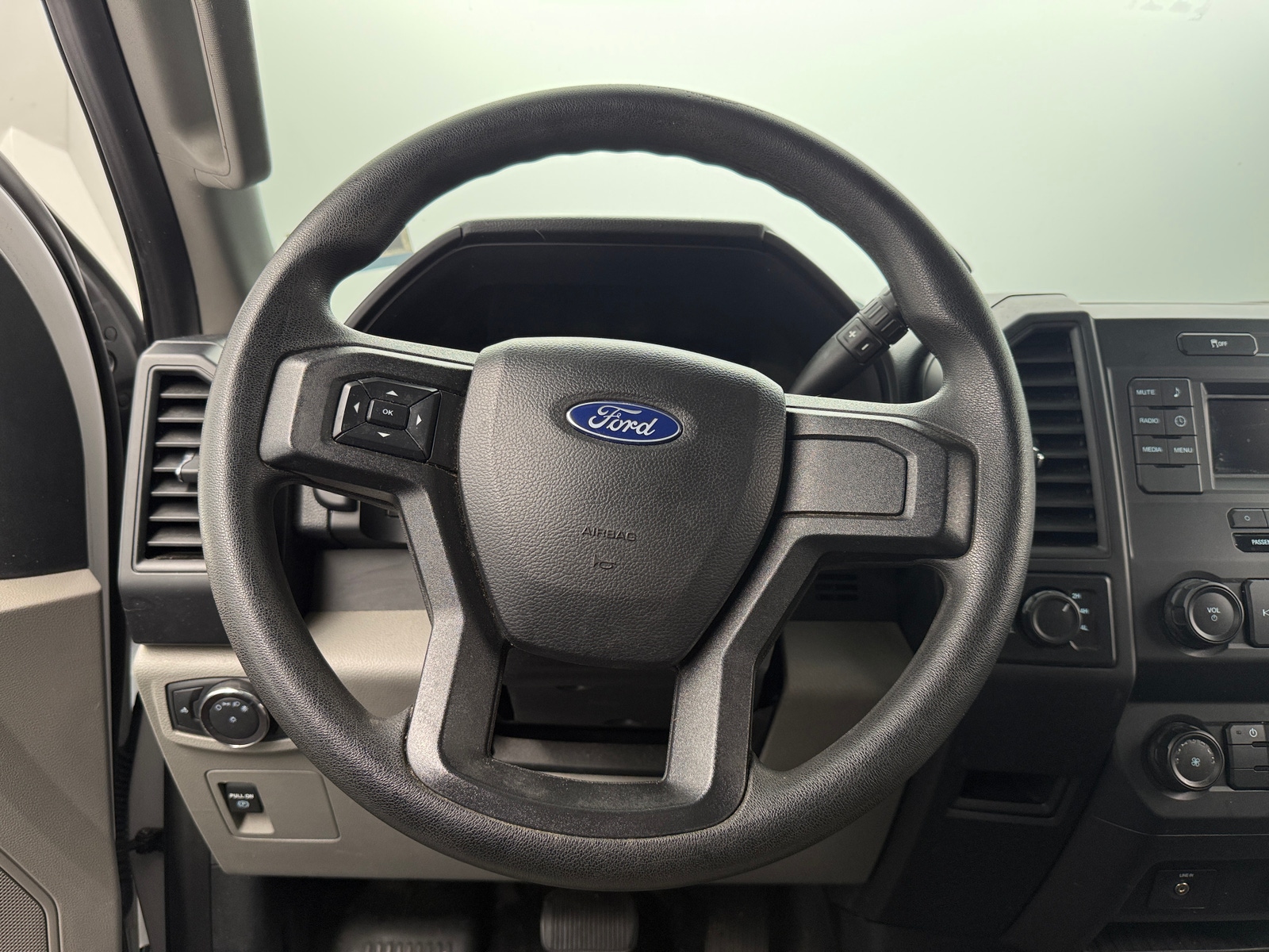 Thumbnail: 2019 Ford Econoline - 3