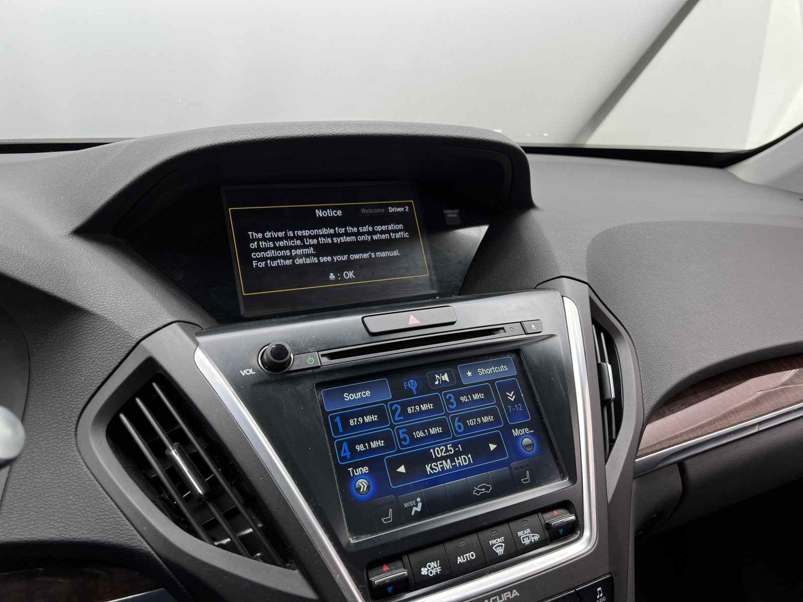 Thumbnail: 2017 Acura MDX - 3