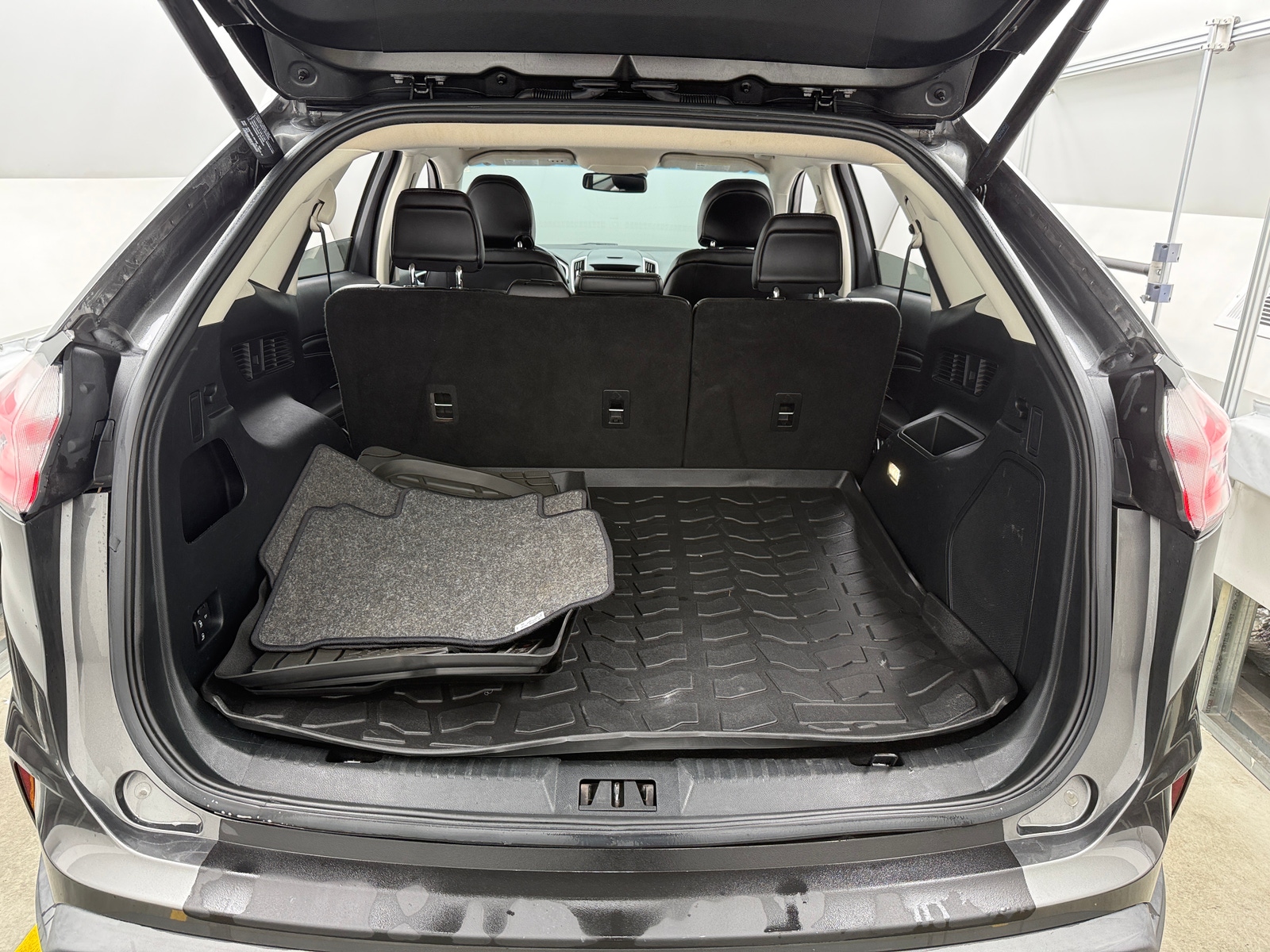 Thumbnail: 2019 Ford Edge - 6