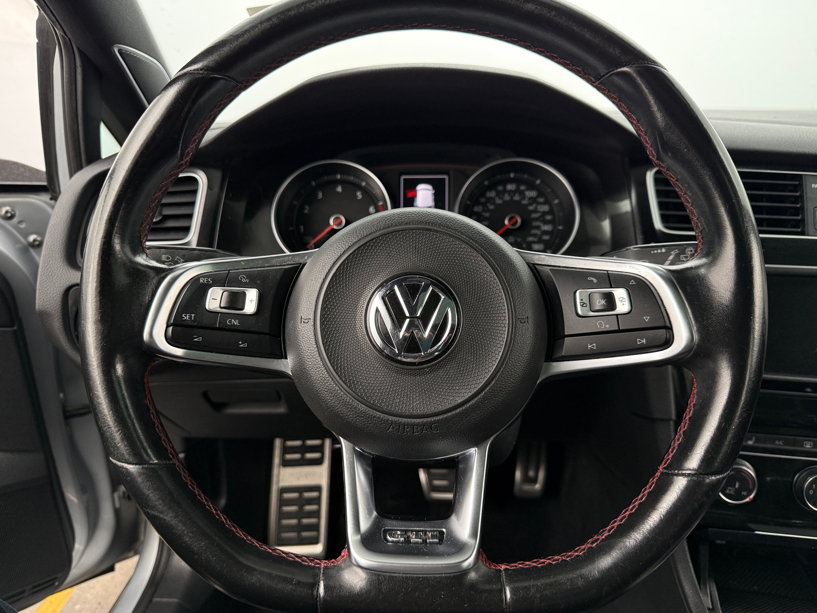 Thumbnail: 2017 Volkswagen Golf - 4