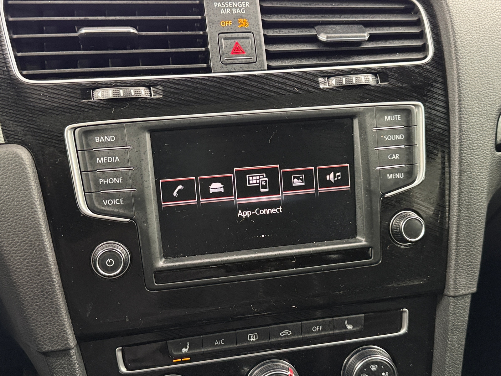 Thumbnail: 2017 Volkswagen Golf - 3