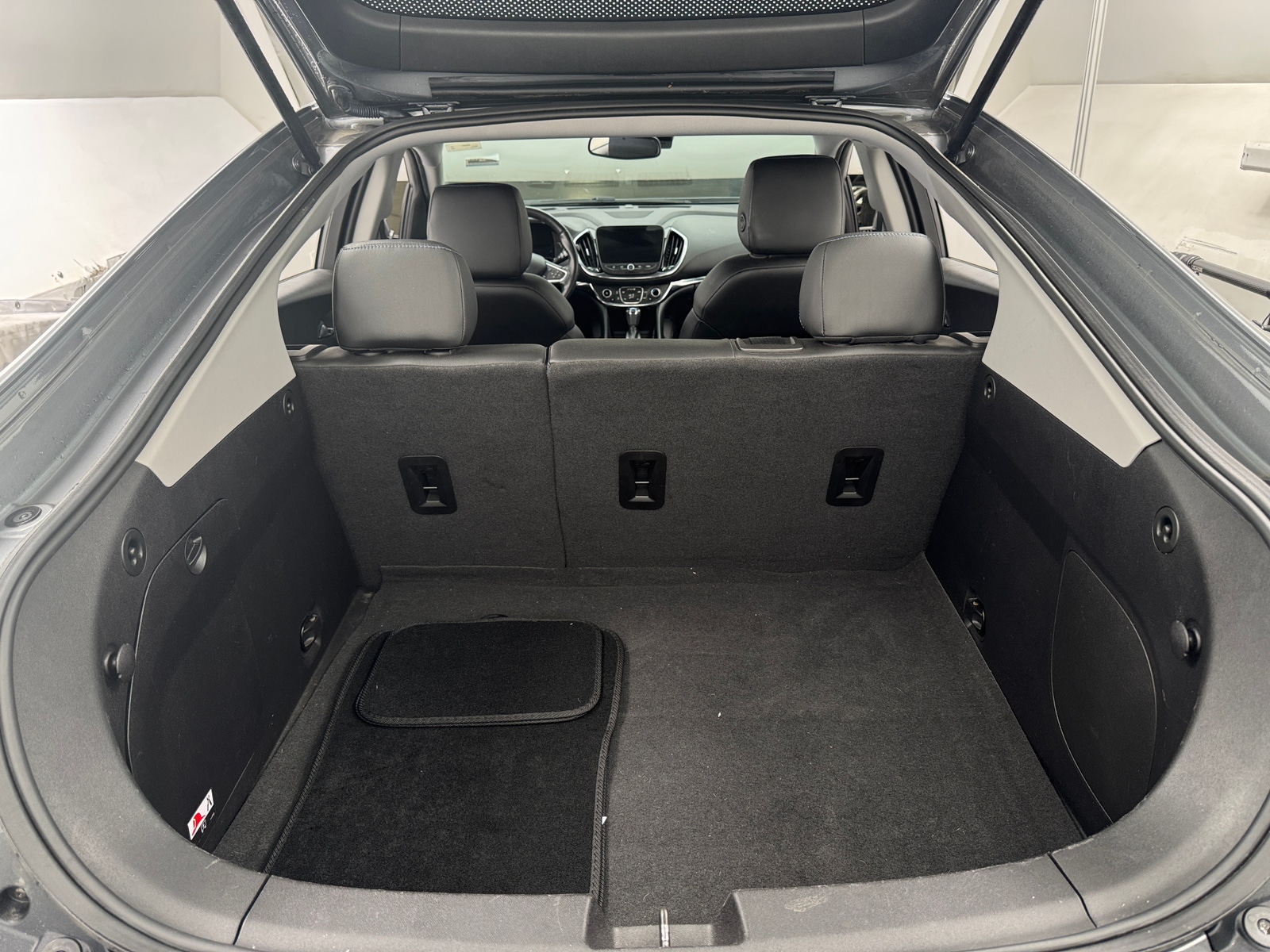 Thumbnail: 2018 Chevrolet Volt - 6