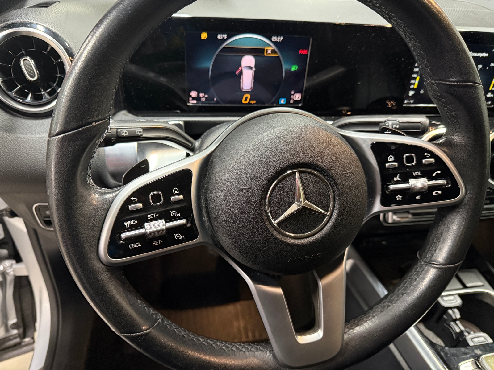 Thumbnail: 2020 Mercedes-Benz GLB - 4