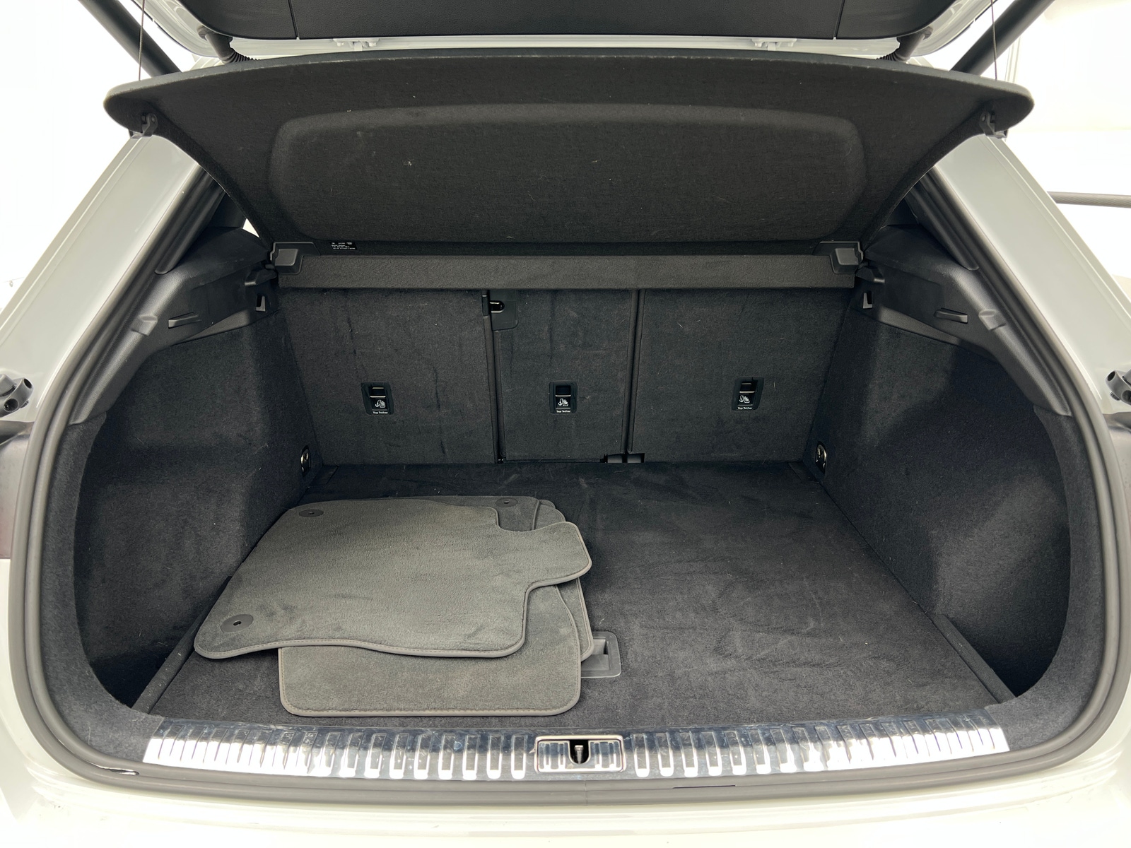 Thumbnail: 2020 Audi Q3 - 6