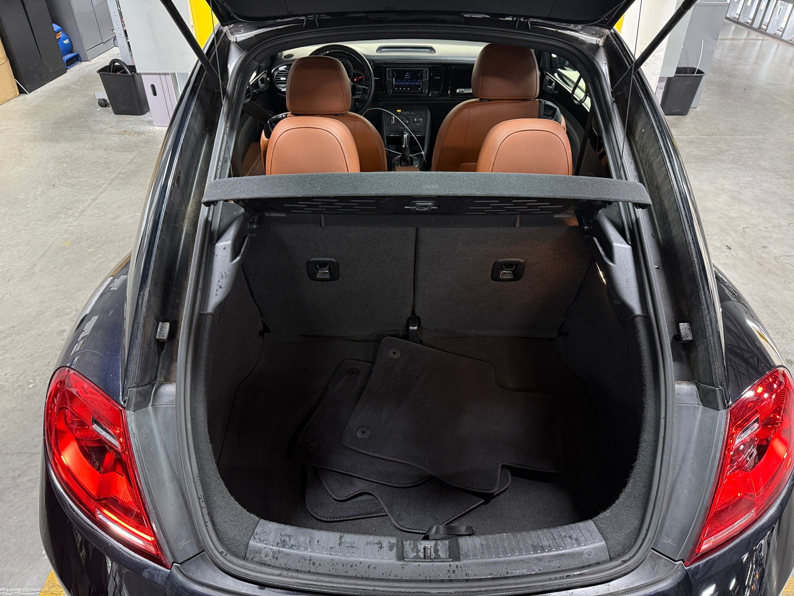 Thumbnail: 2016 Volkswagen Beetle - 7