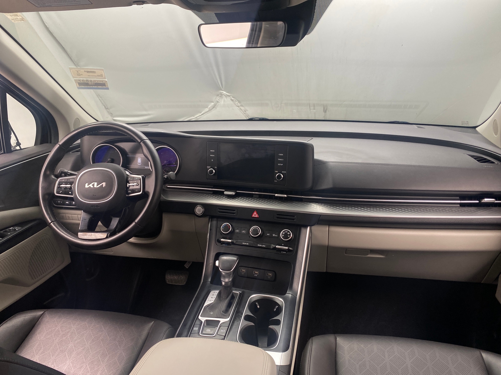 Thumbnail: 2023 Kia Carnival - 2