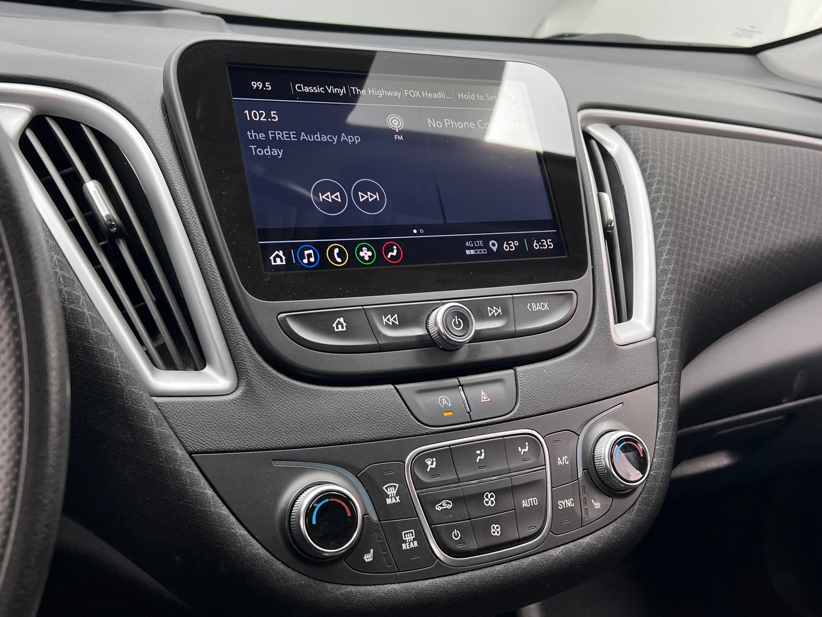 Thumbnail: 2024 Chevrolet Malibu - 4