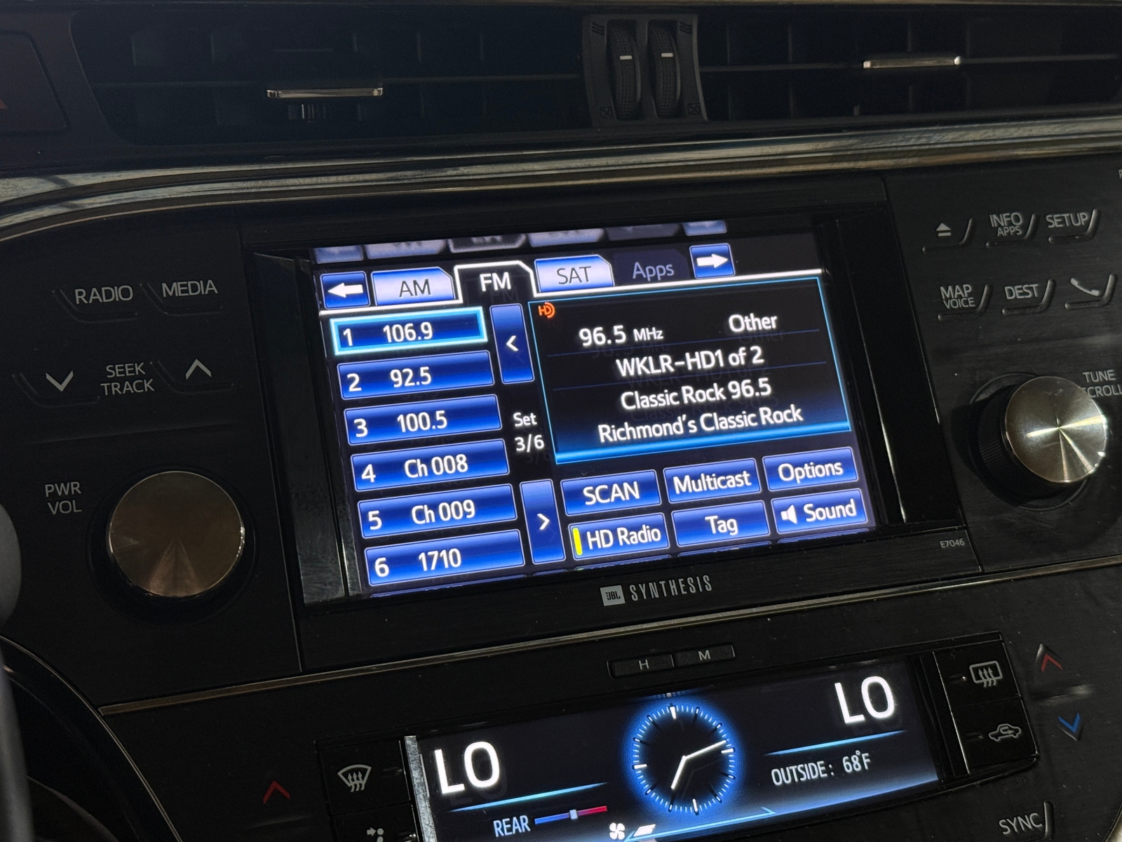 Thumbnail: 2013 Toyota Avalon - 3