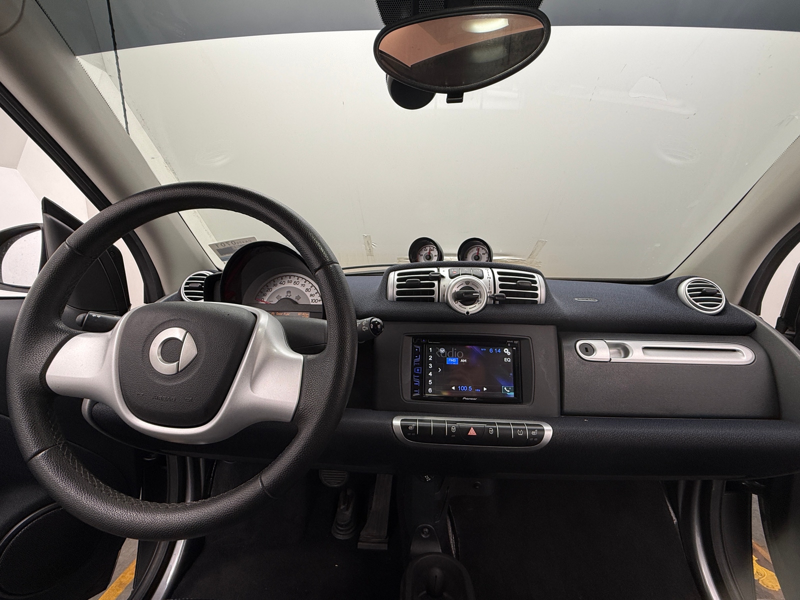 Thumbnail: 2015 smart fortwo - 3