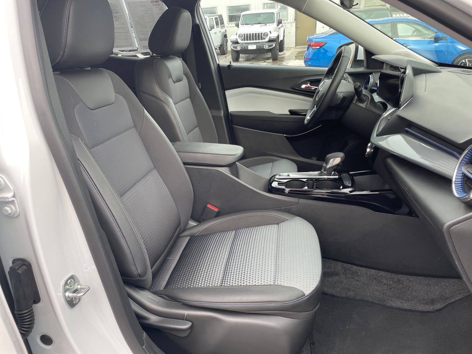 Thumbnail: 2025 Chevrolet Trax - 2