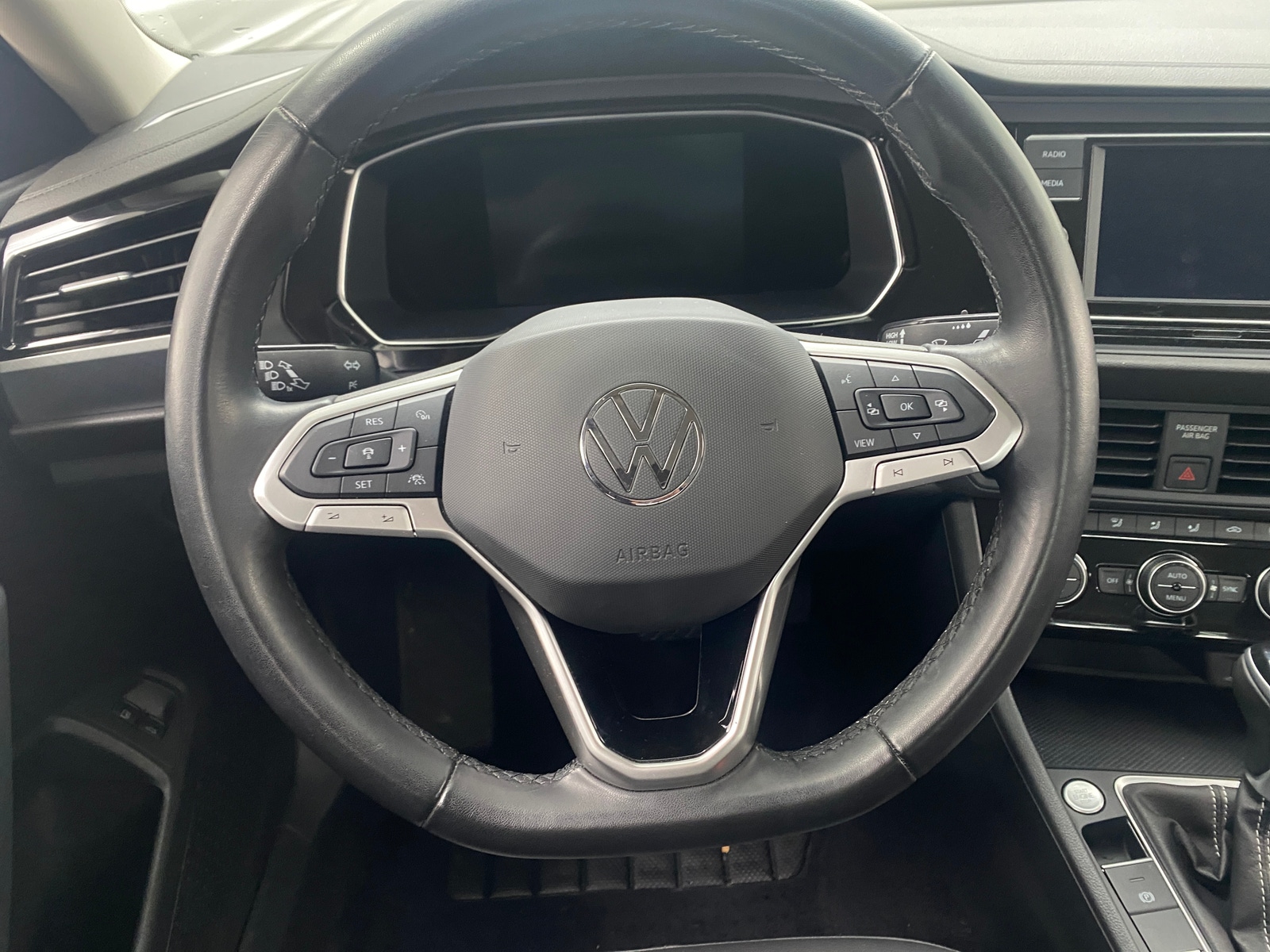 Thumbnail: 2023 Volkswagen Jetta - 4