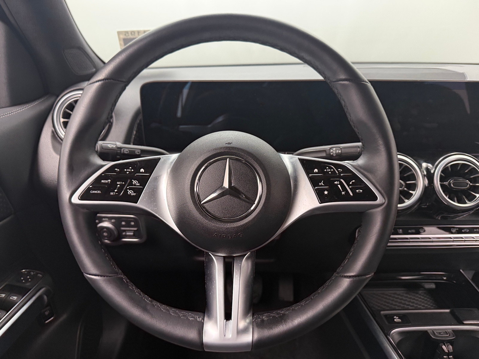 Thumbnail: 2025 Mercedes-Benz GLB - 4