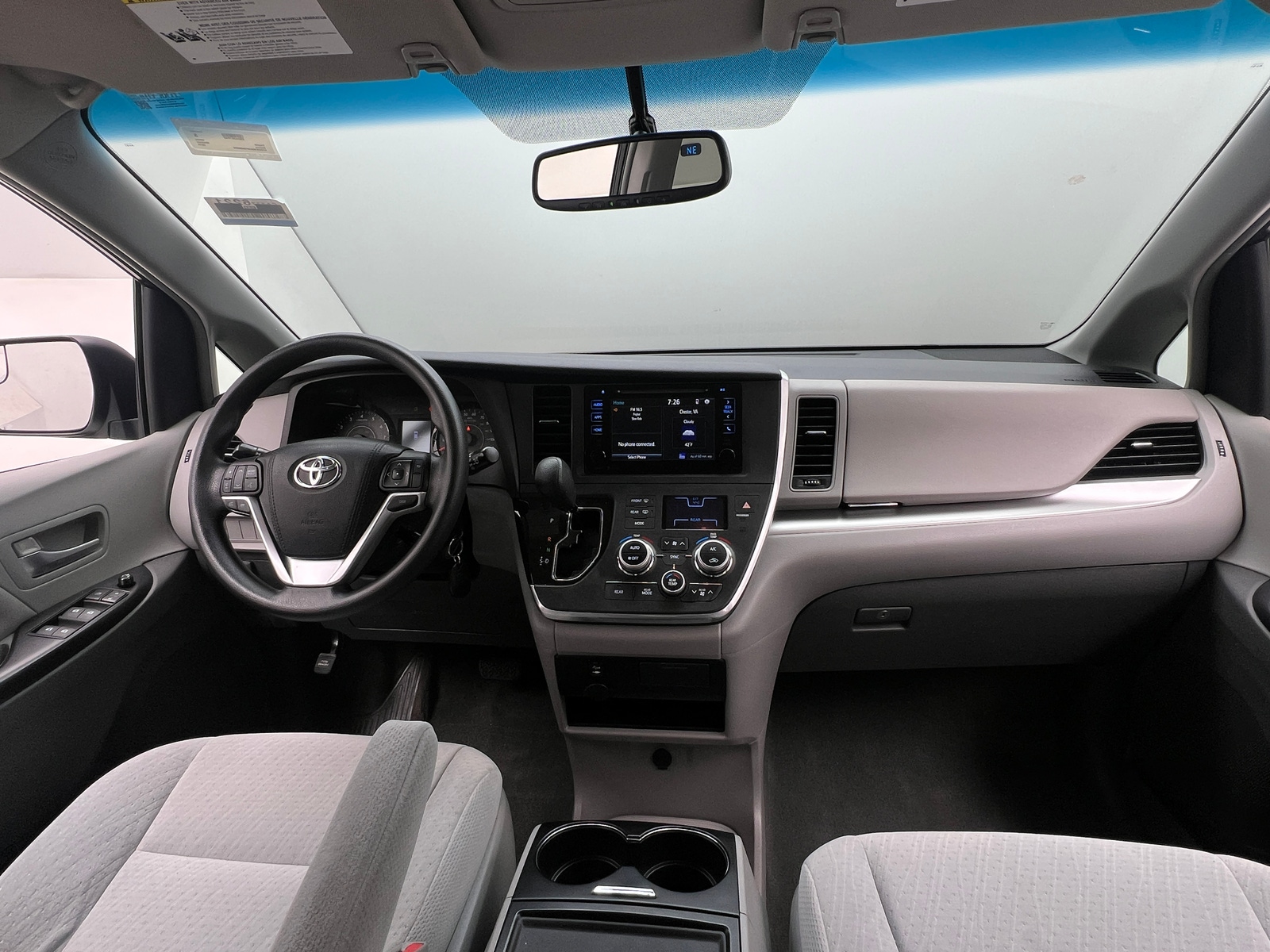 Thumbnail: 2015 Toyota Sienna - 3