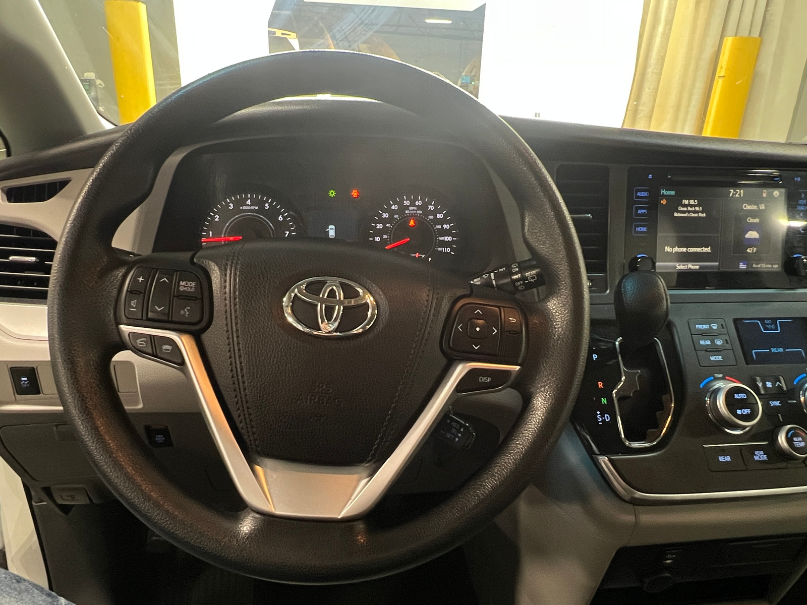 Thumbnail: 2015 Toyota Sienna - 5