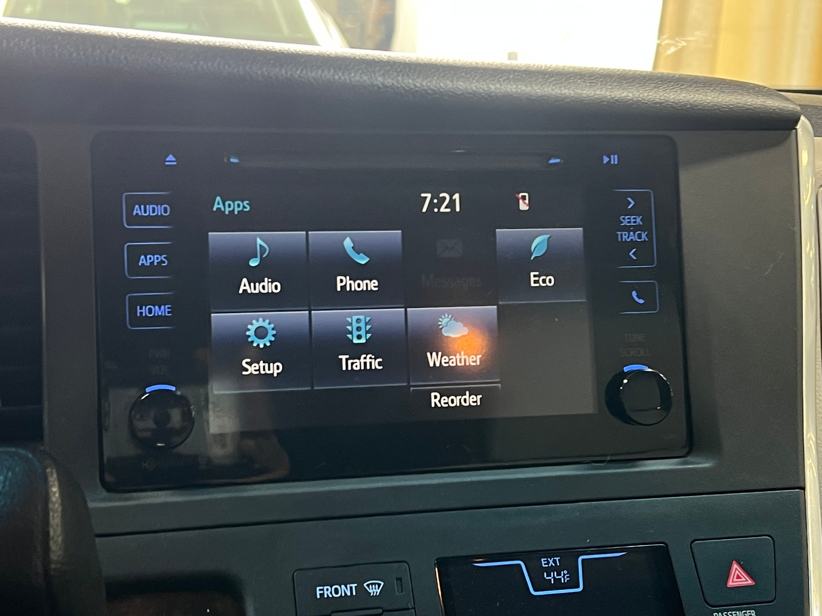 Thumbnail: 2015 Toyota Sienna - 4