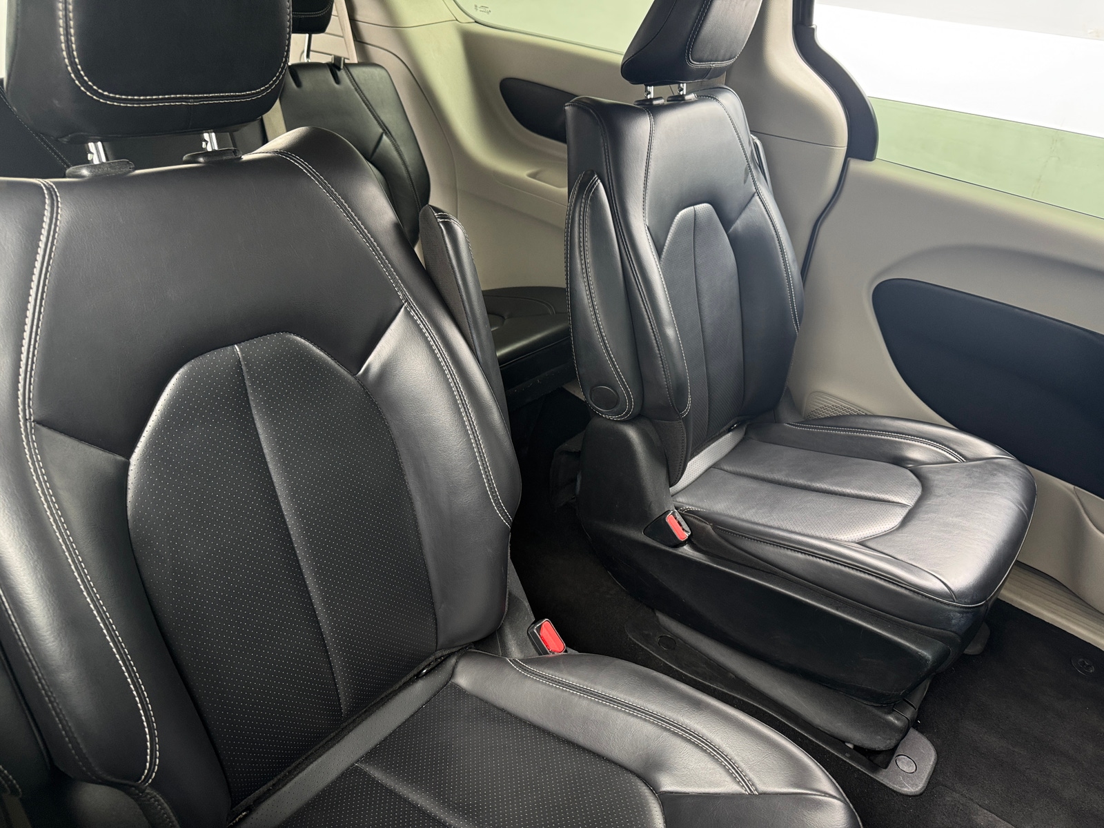 Thumbnail: 2023 Chrysler Pacifica - 5