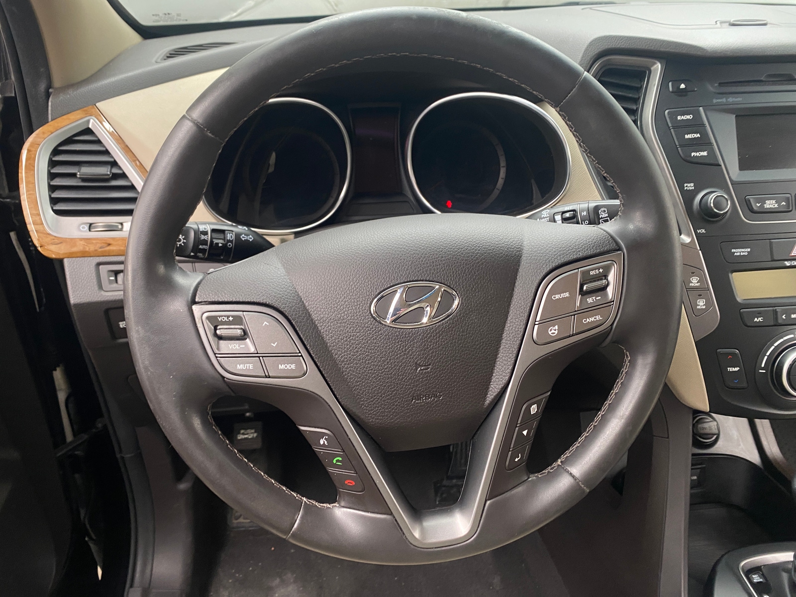 Thumbnail: 2016 Hyundai Santa Fe - 4