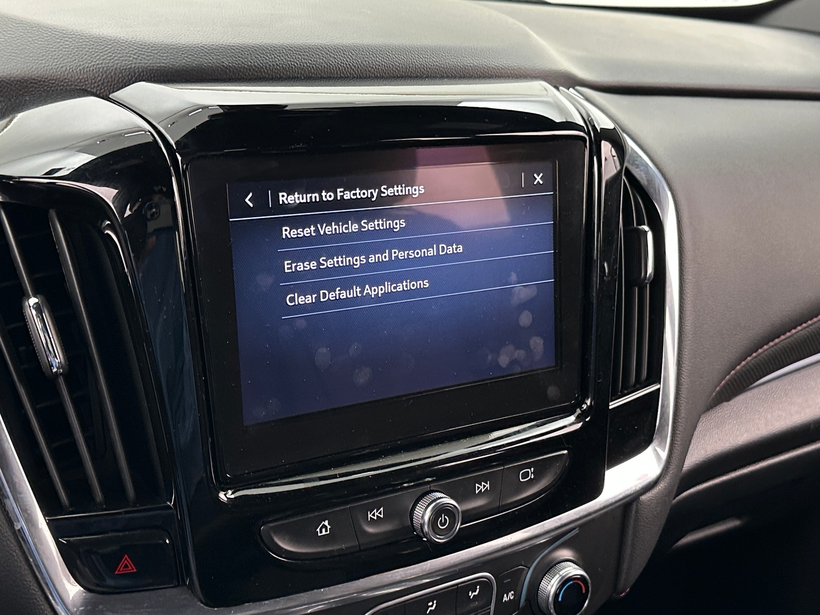 Thumbnail: 2023 Chevrolet Traverse - 3