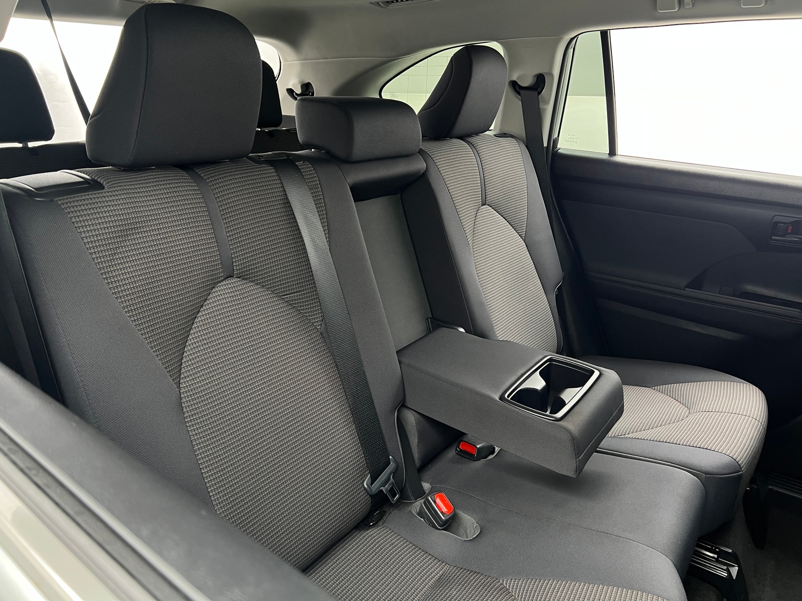 Thumbnail: 2023 Toyota Highlander - 6