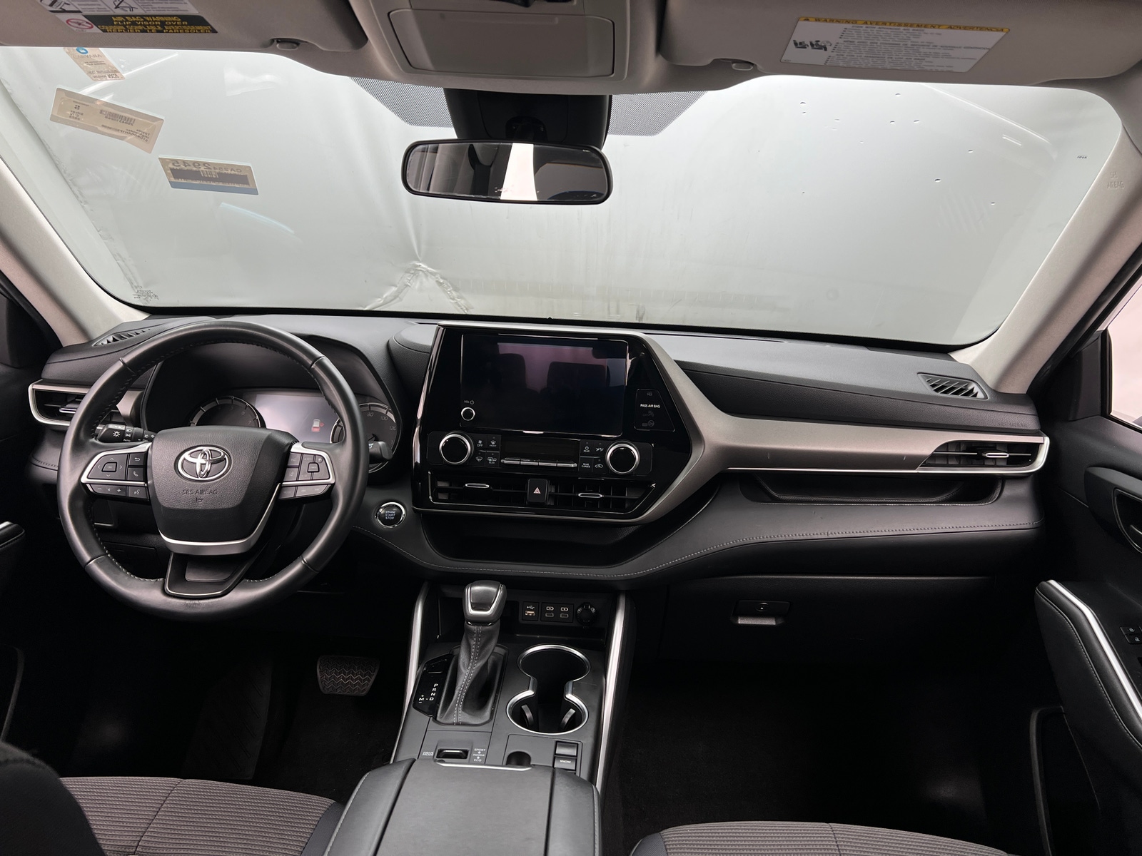 Thumbnail: 2023 Toyota Highlander - 3