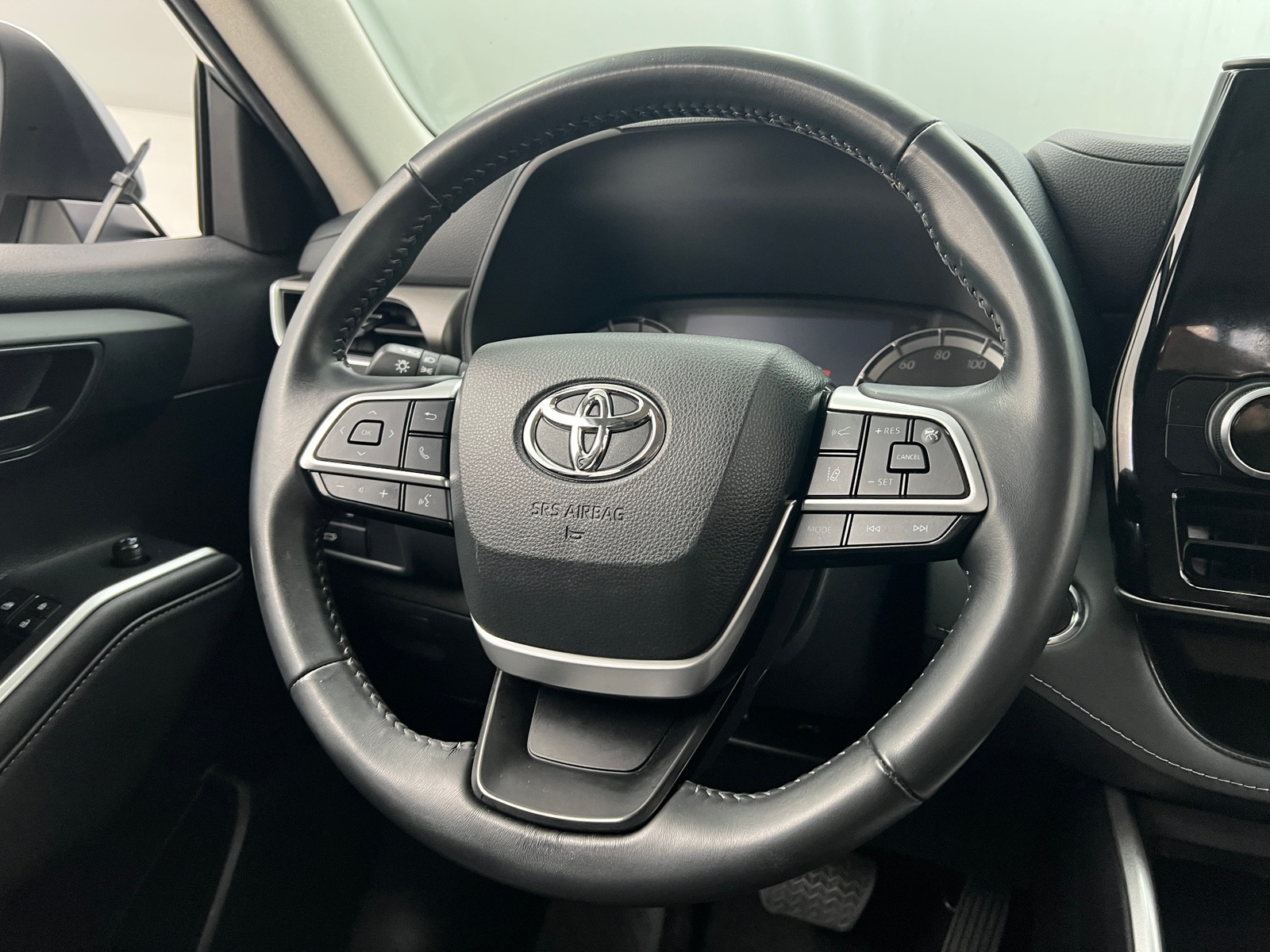 Thumbnail: 2023 Toyota Highlander - 5