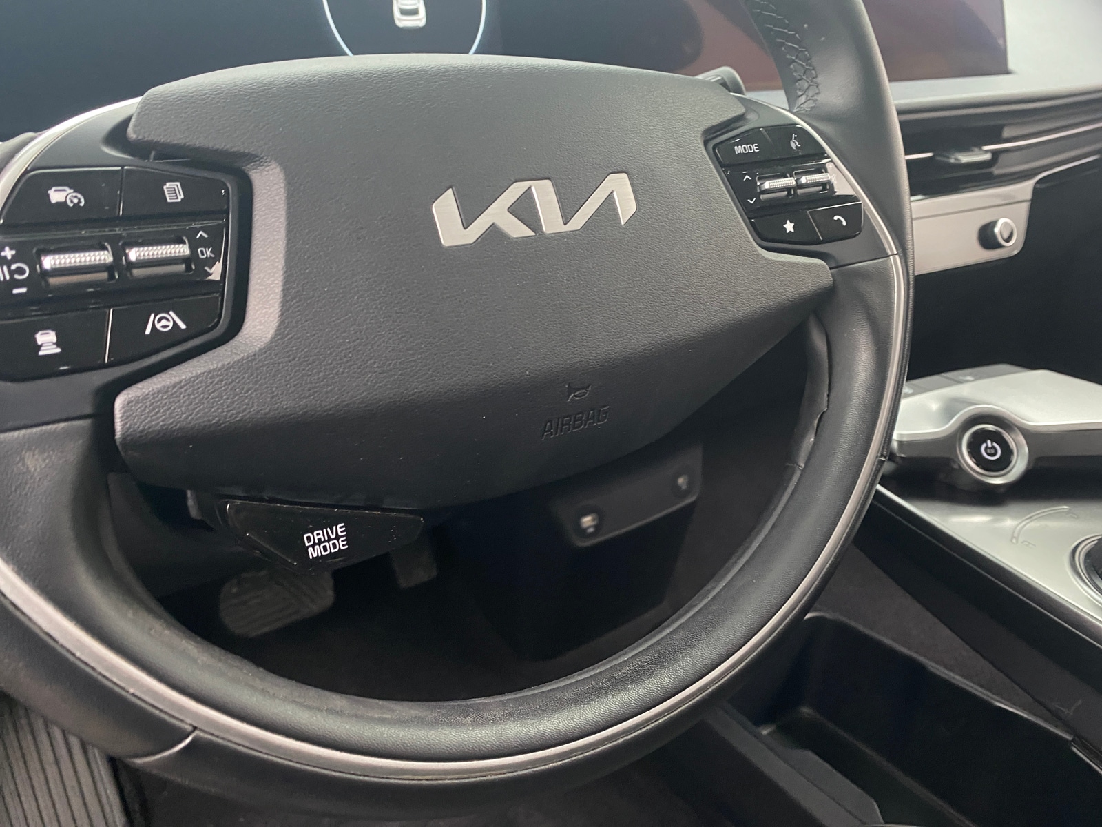 Thumbnail: 2022 Kia EV6 - 4