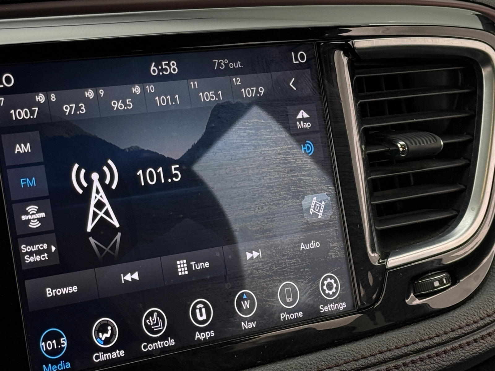 Thumbnail: 2020 Chrysler Pacifica - 3