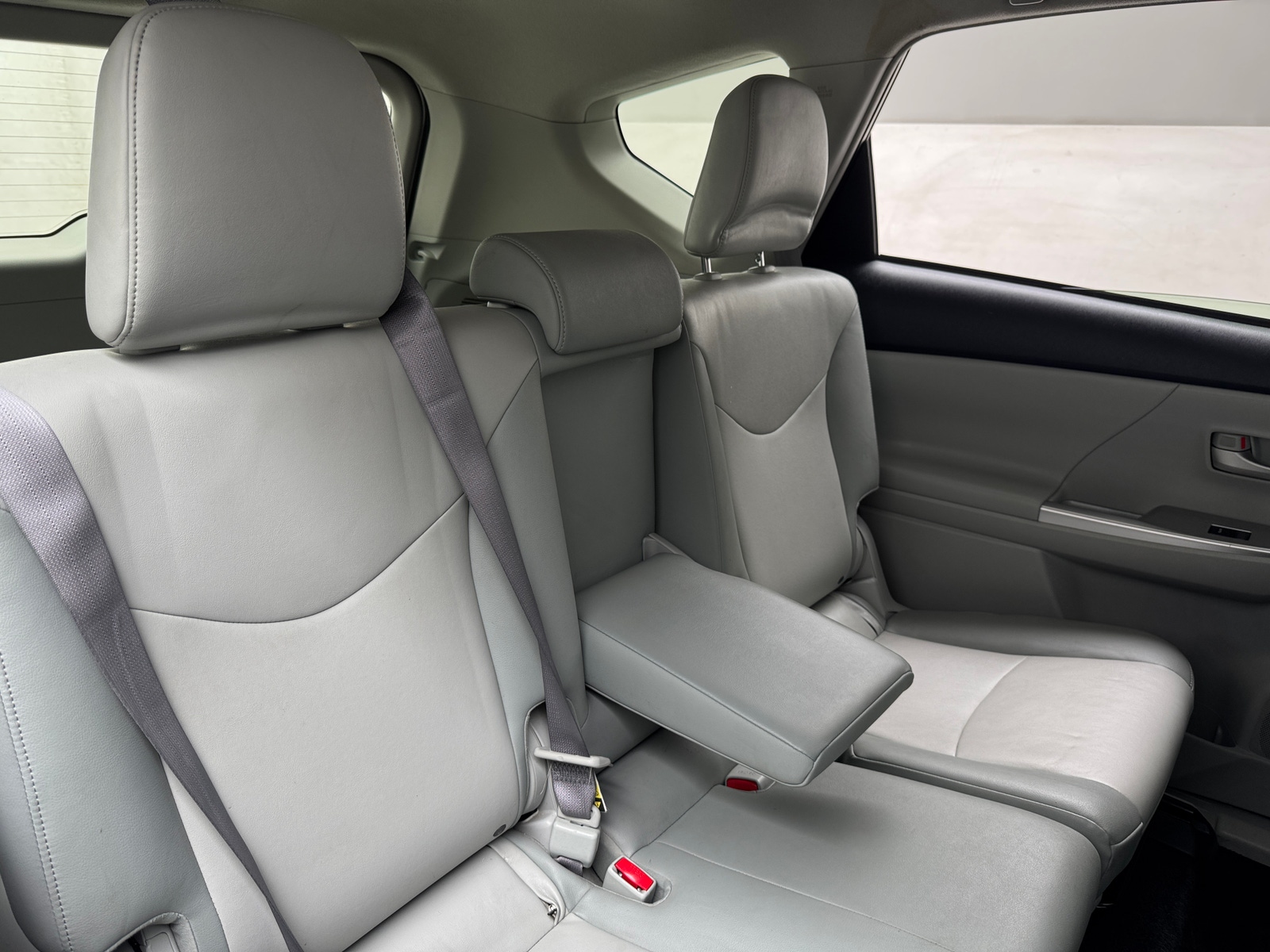 Thumbnail: 2012 Toyota Prius v - 5