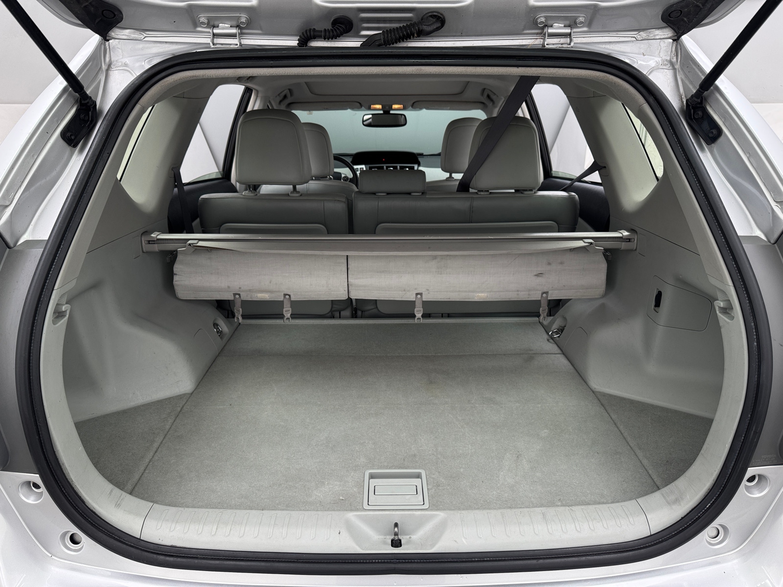 Thumbnail: 2012 Toyota Prius v - 6