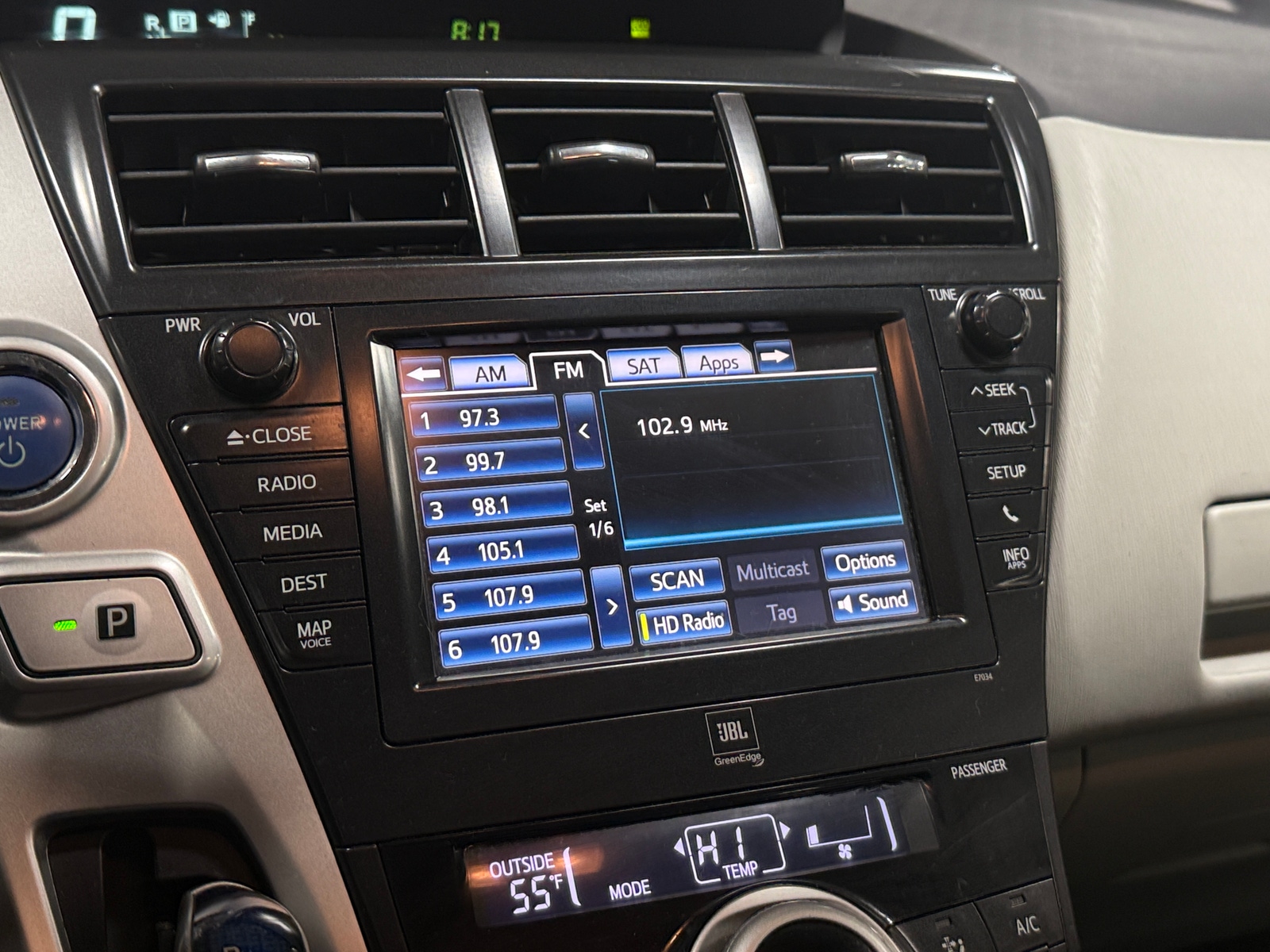 Thumbnail: 2012 Toyota Prius v - 3